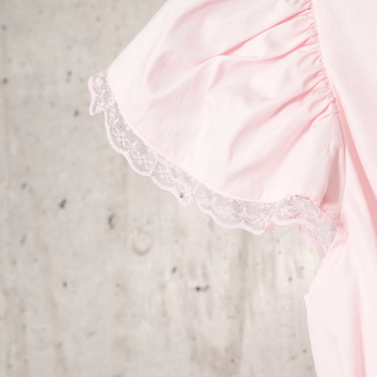 BRODERIE ANGLAISE RUFFLE TOP / PINK