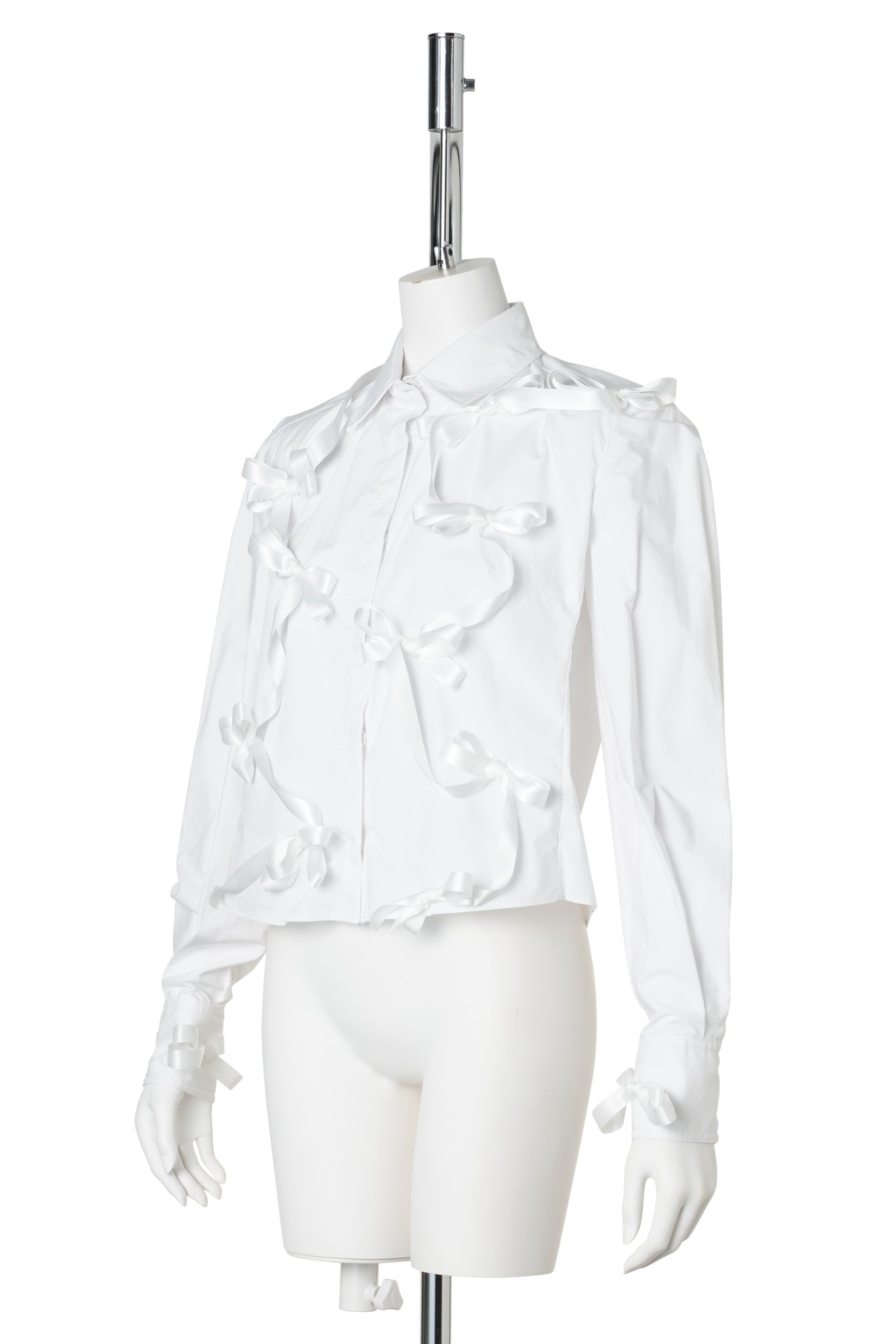 RIBBON BOW EMBROIDERED SHIRT / WHITE