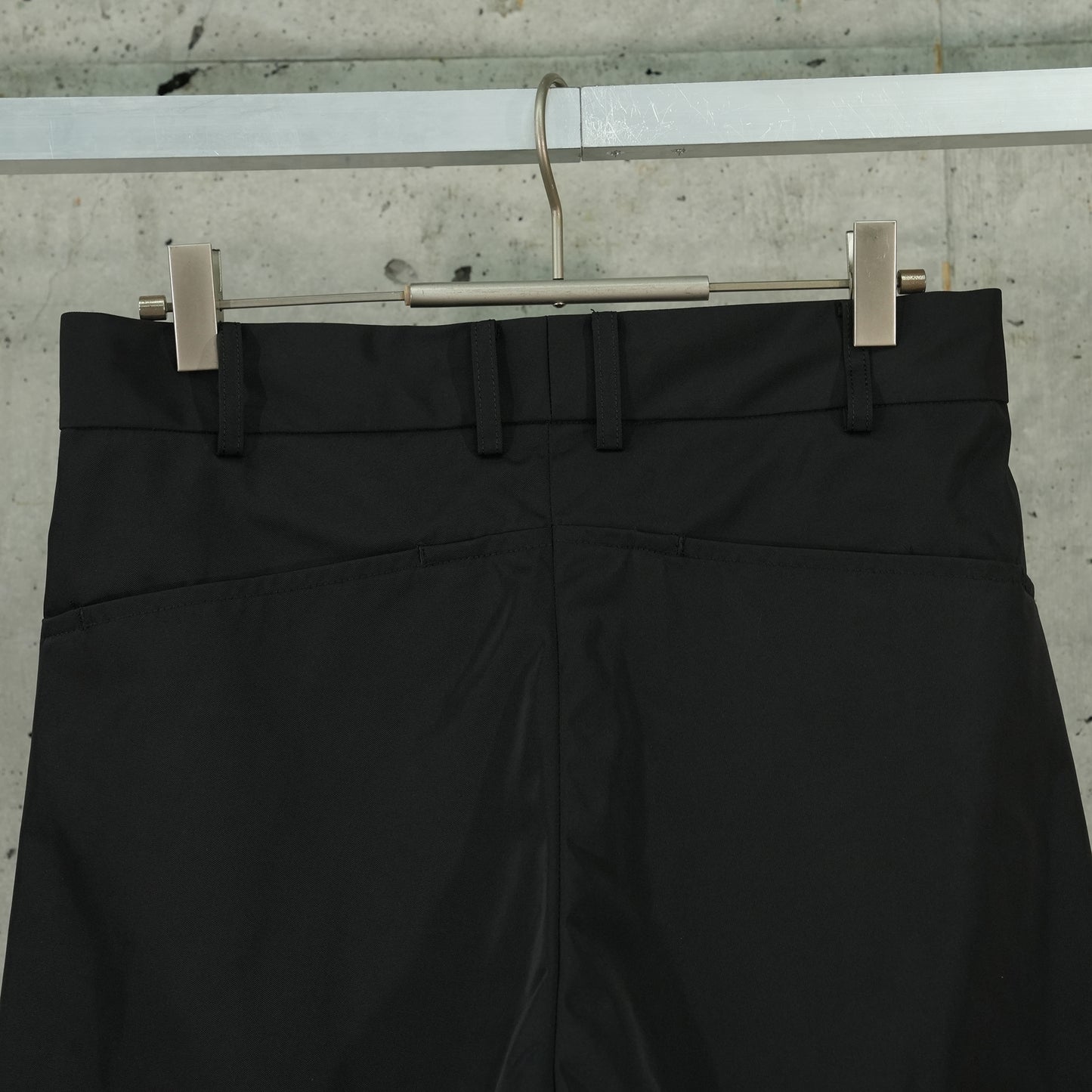 RUBBER LOGO WIDE PANTS / BLACK