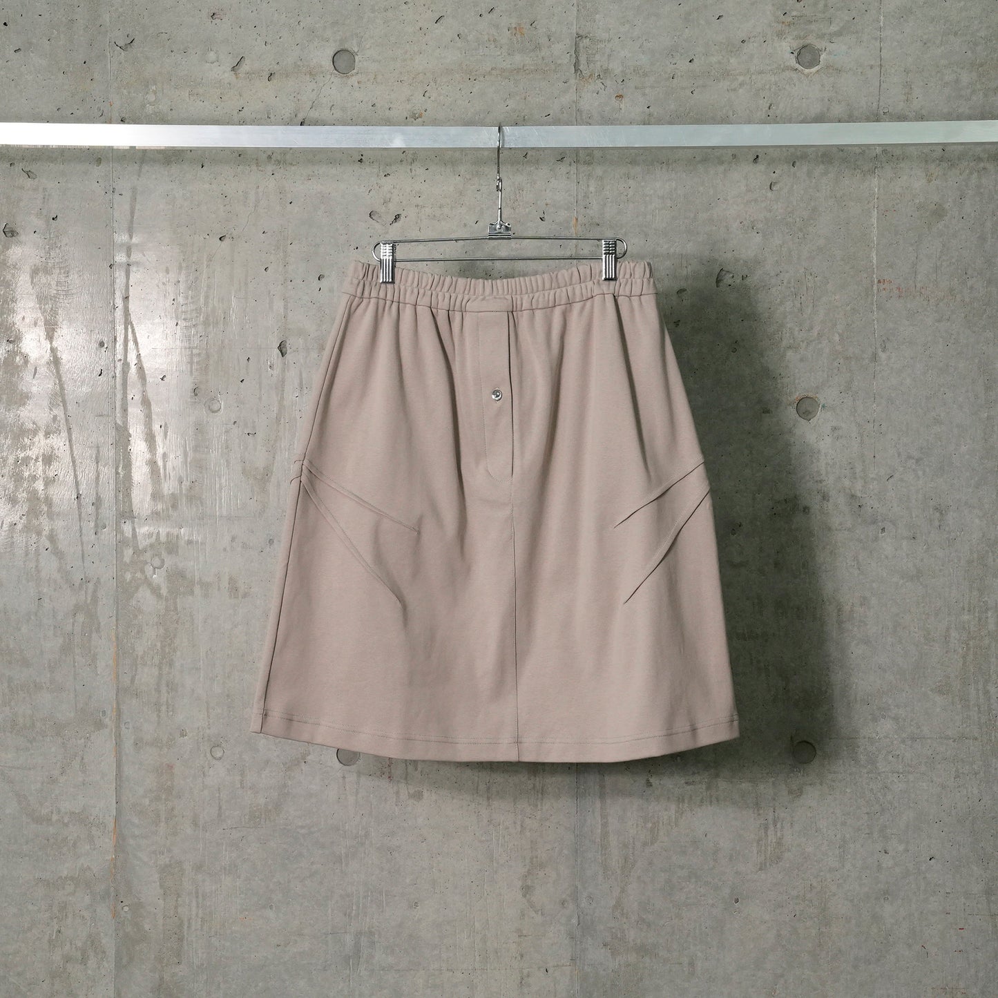 MIRROR BUTTON SKIRT / TAUPE