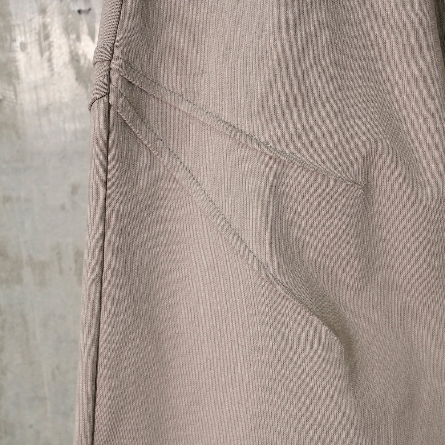 MIRROR BUTTON SKIRT / TAUPE