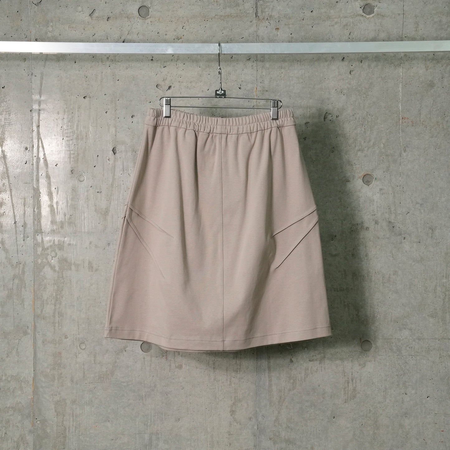 MIRROR BUTTON SKIRT / TAUPE