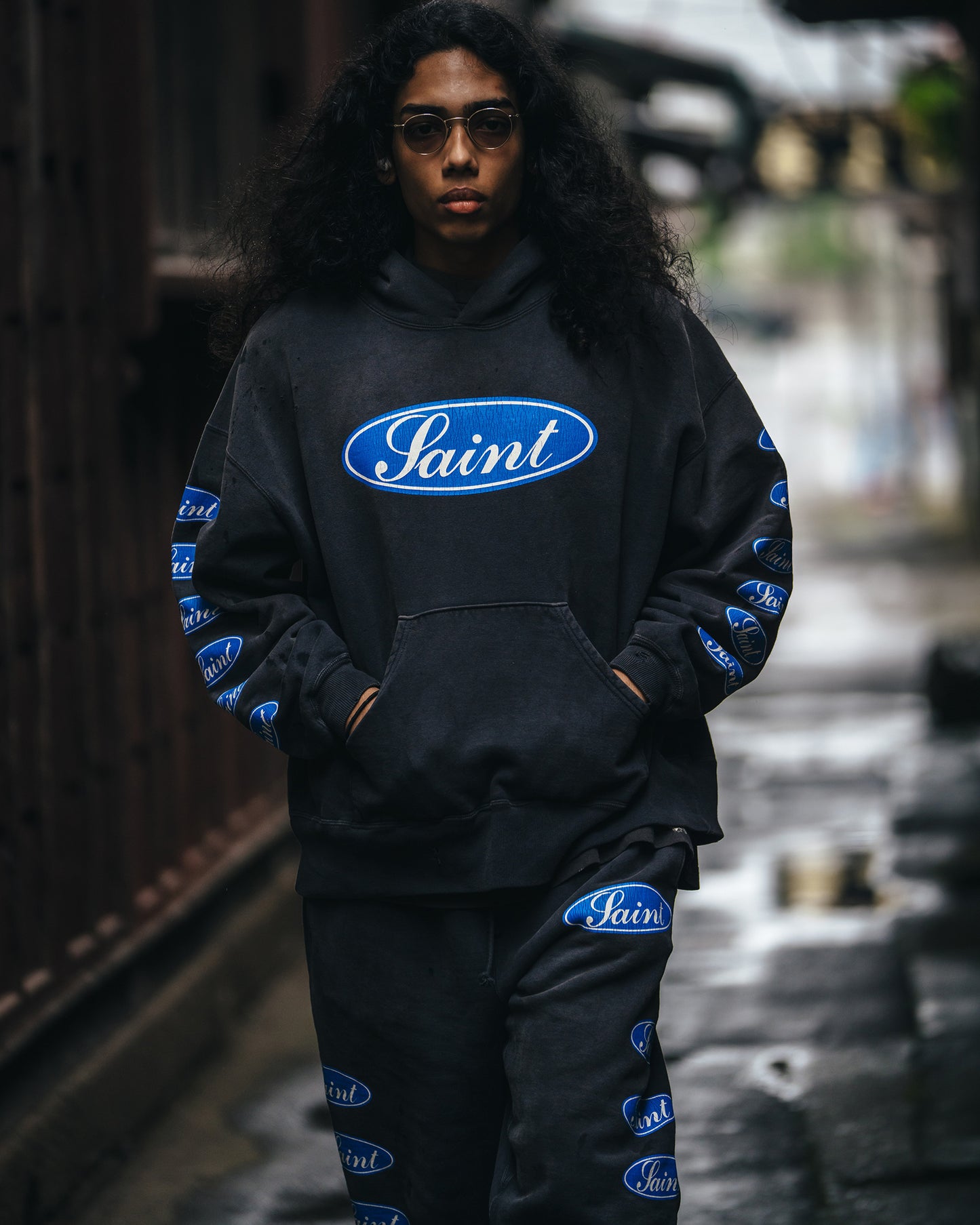 HOODIE/LOVE AMONG / BLACK