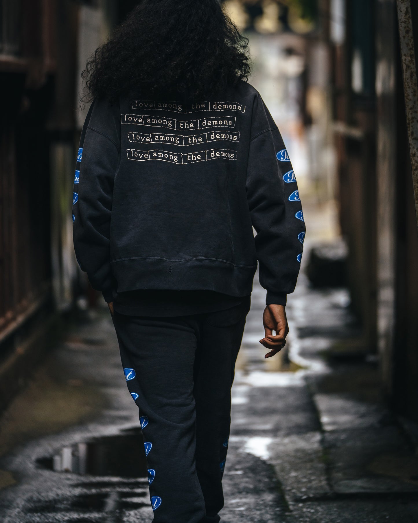 HOODIE/LOVE AMONG / BLACK