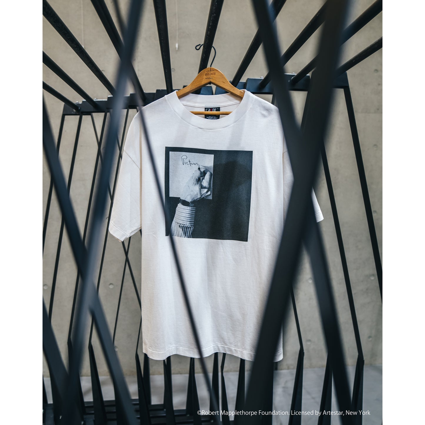SAINT Mxxxxxx x Rober Mapplethorpe MT_SS TEE/PICTURES / WHITE