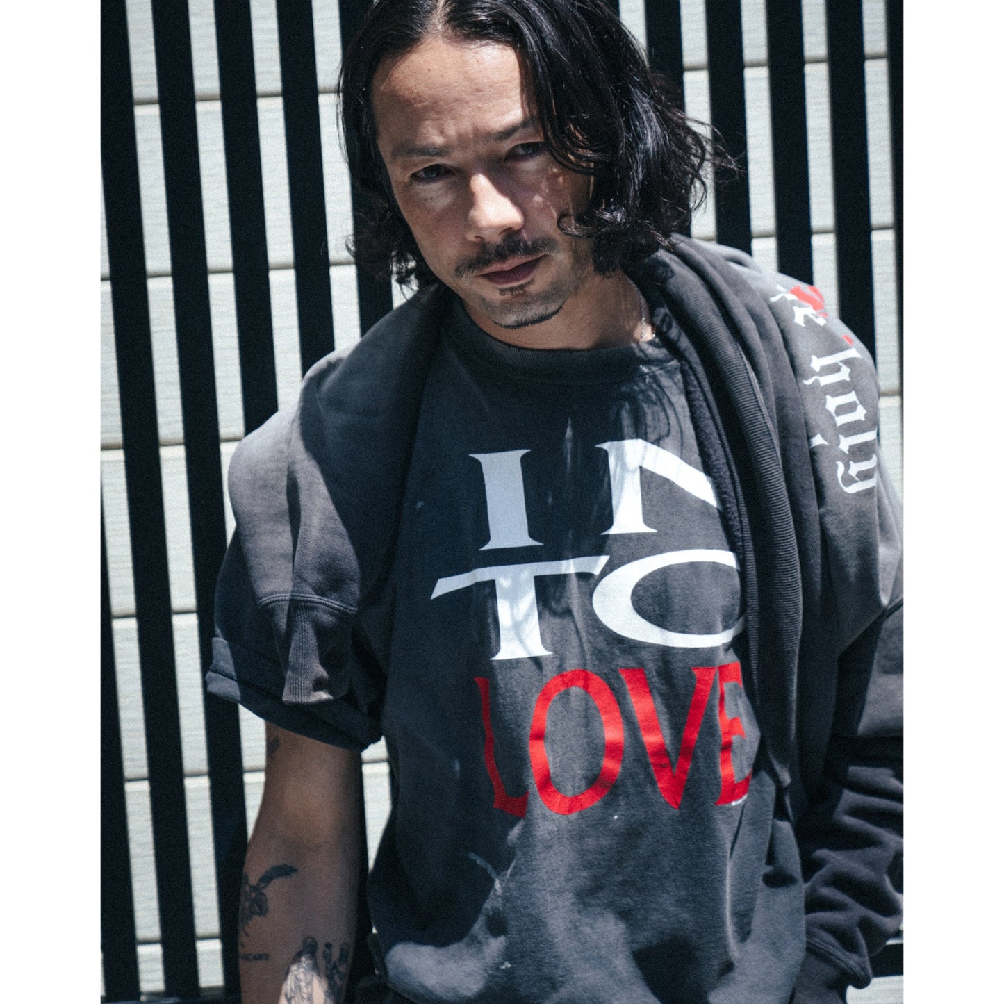 SS T-SHIRT/IN TO LOVE / BLACK