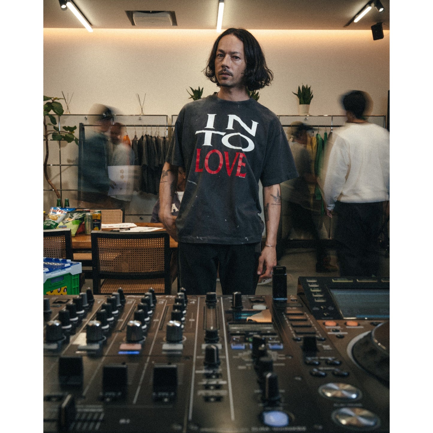 SS T-SHIRT/IN TO LOVE / BLACK