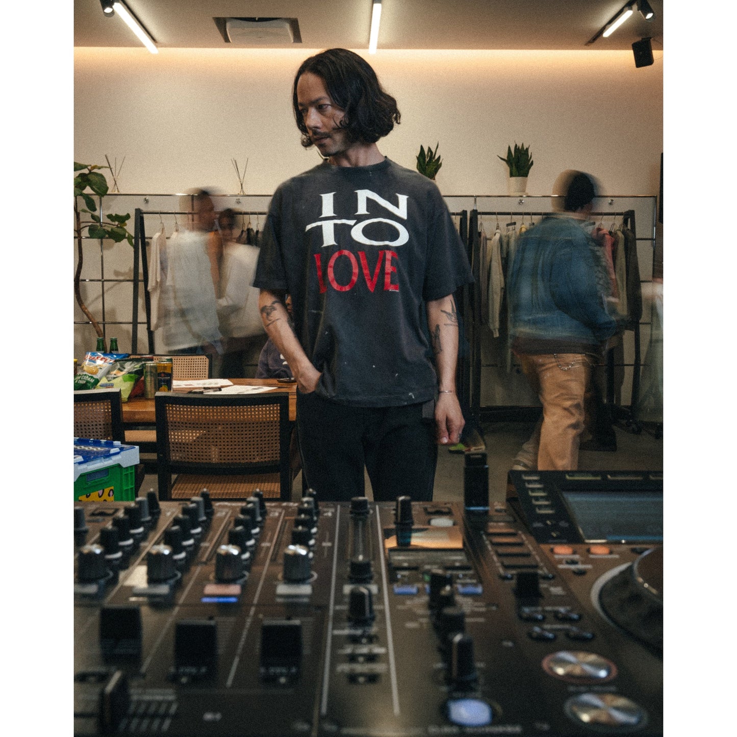 SS T-SHIRT/IN TO LOVE / BLACK