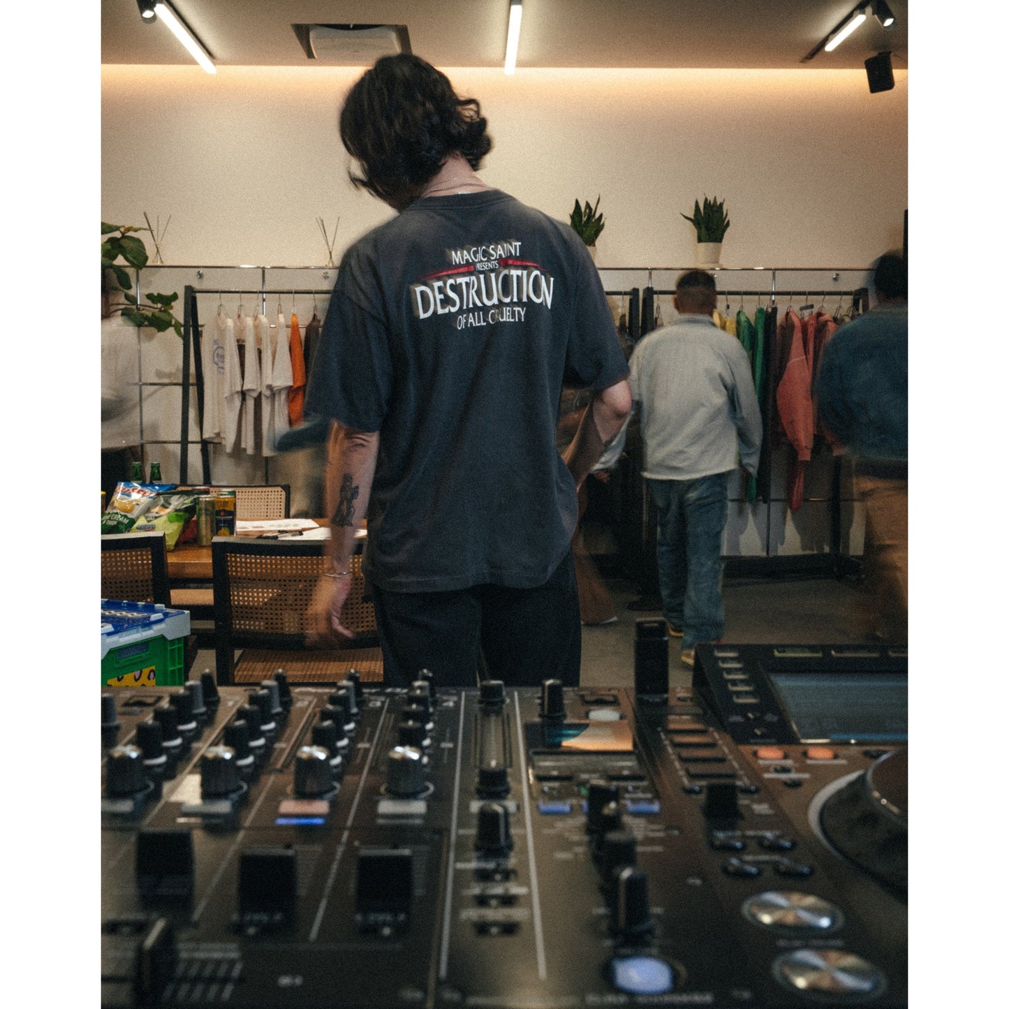 SS T-SHIRT/IN TO LOVE / BLACK