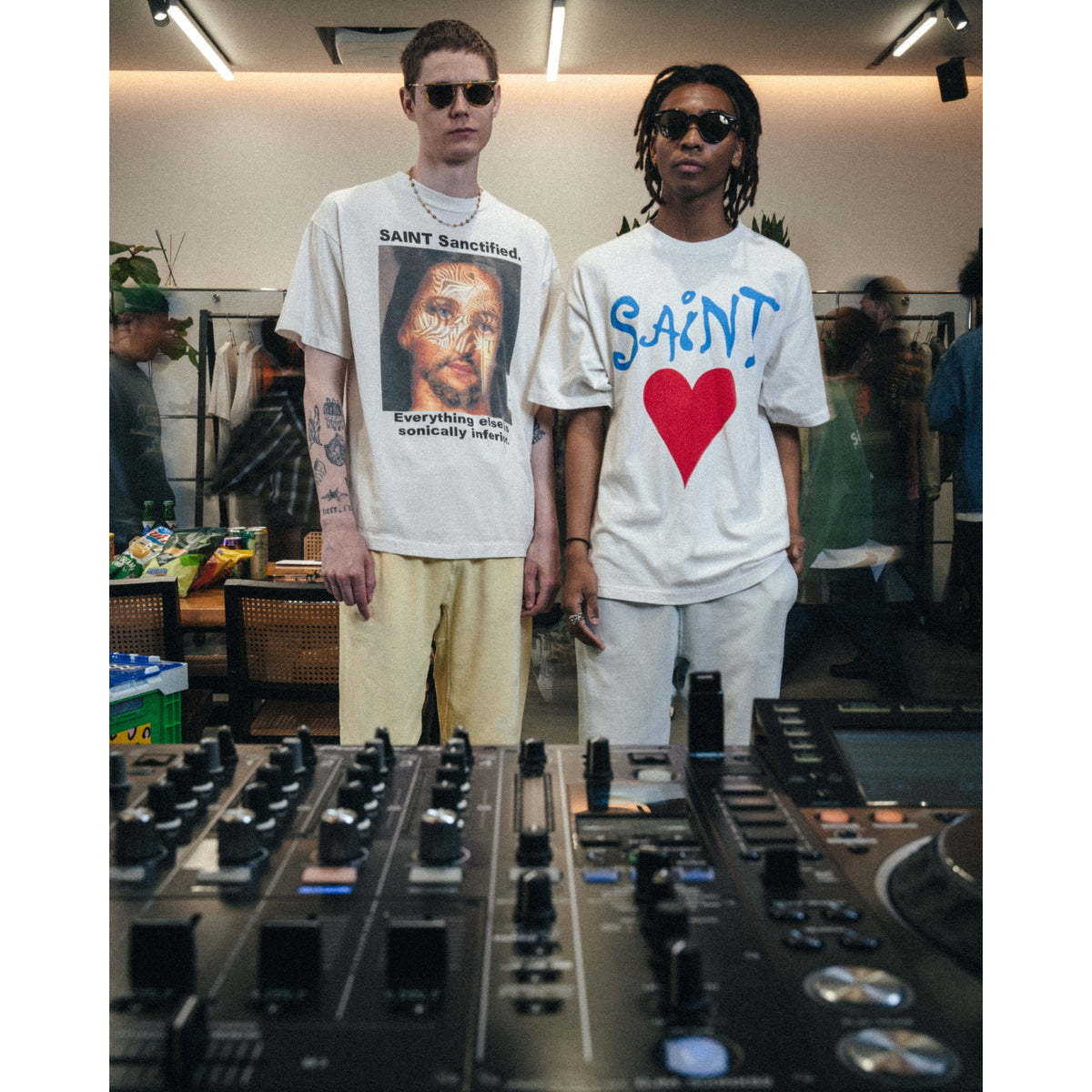 SS T-SHIRT/SANCTIFIED / WHITE