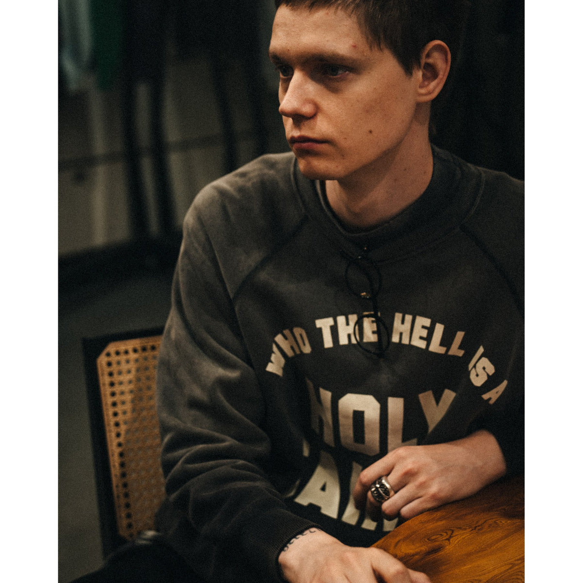 RAGLAN CRW N SWT/HOLY SAINT？ / BLACK