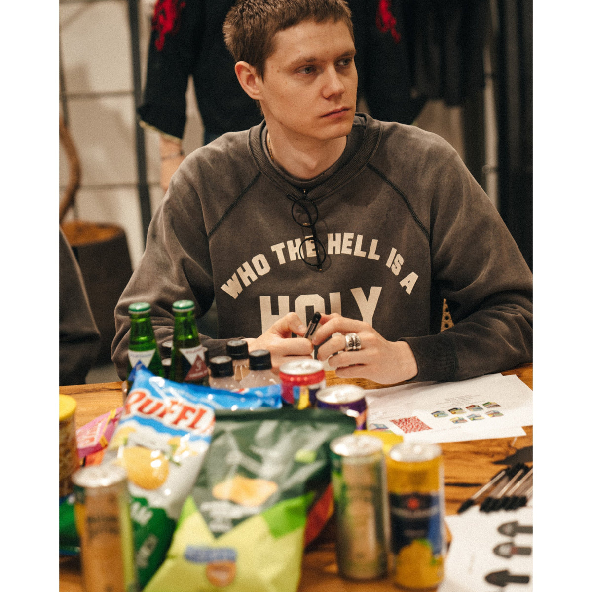 RAGLAN CRW N SWT/HOLY SAINT？ / BLACK