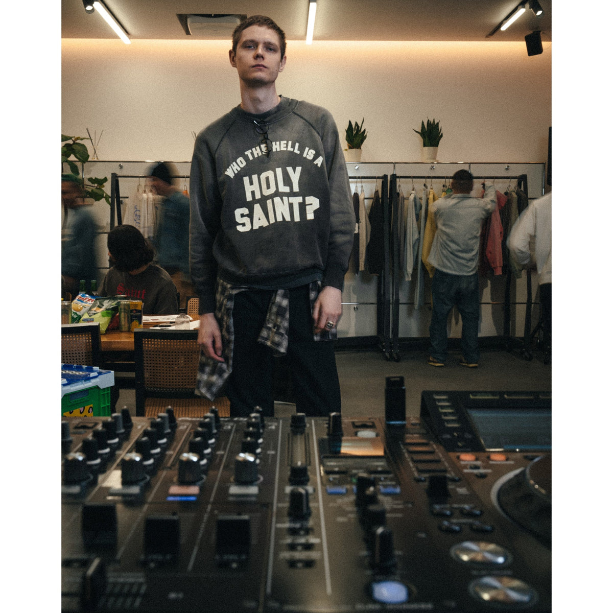 RAGLAN CRW N SWT/HOLY SAINT？ / BLACK