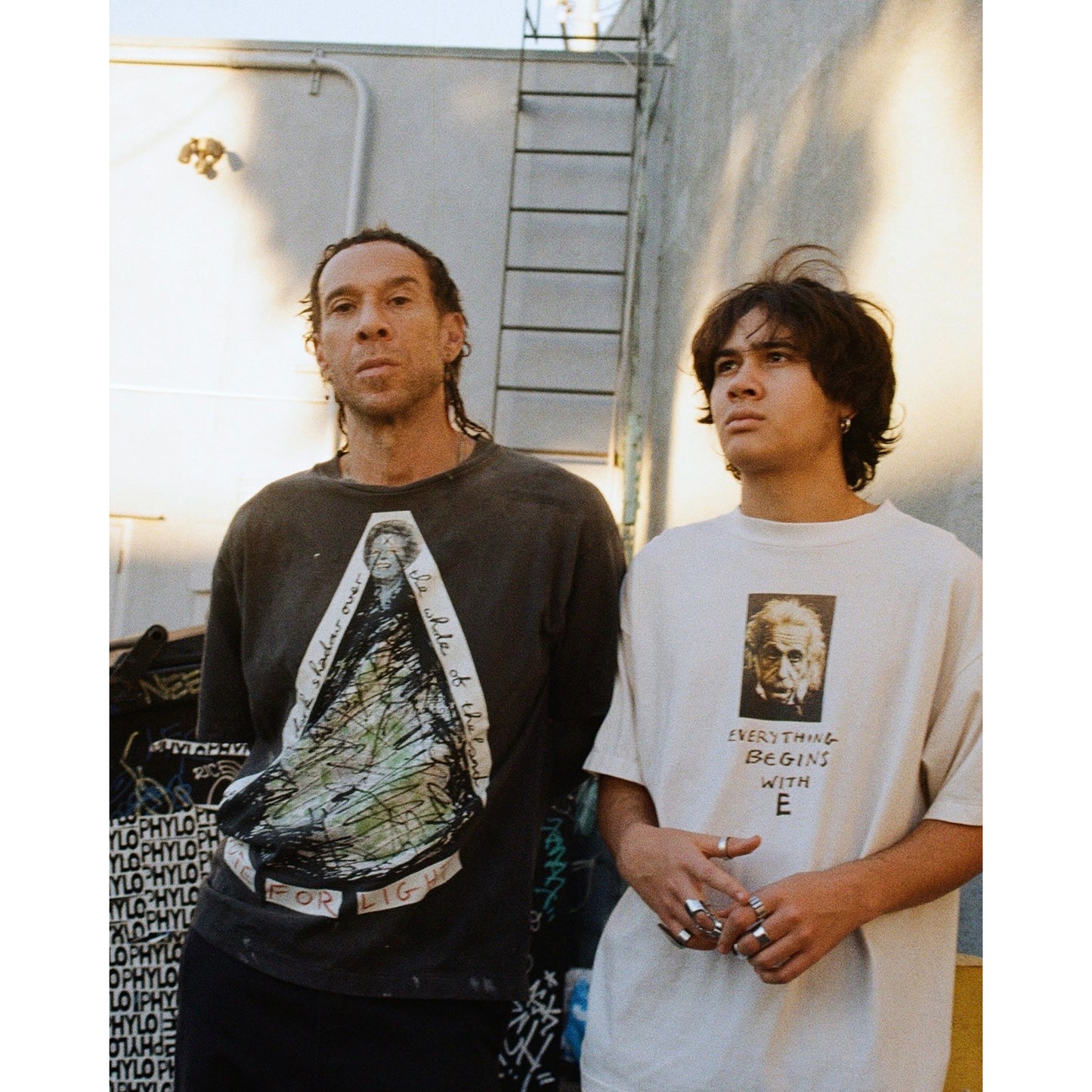 SAINT Mxxxxxx x Jamie Reid JR_SS T-SHIRT/VOTE F LIGHT / BLK