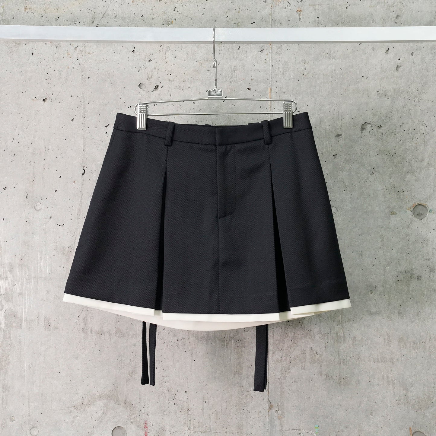 BARLOWE SKIRT / BLACK