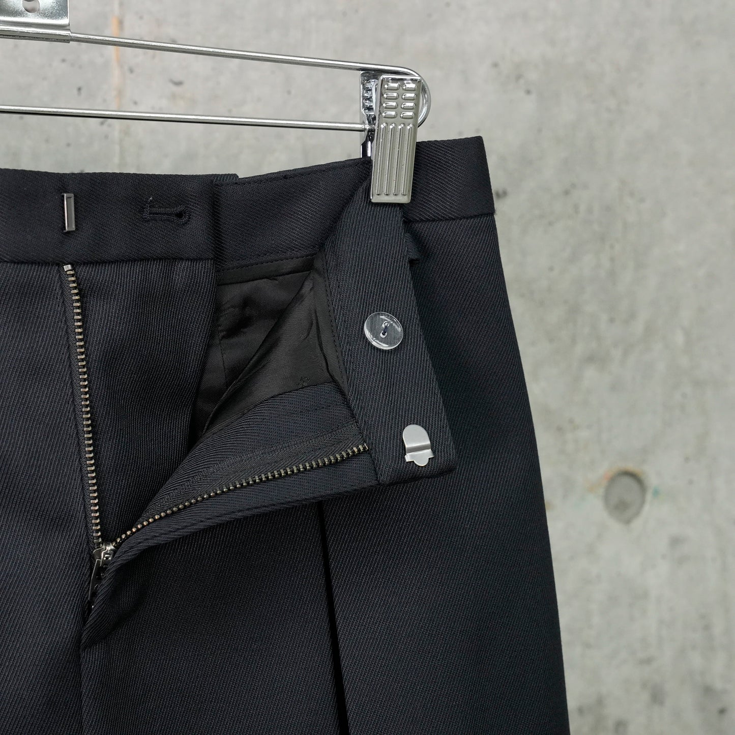 BARLOWE SKIRT / BLACK