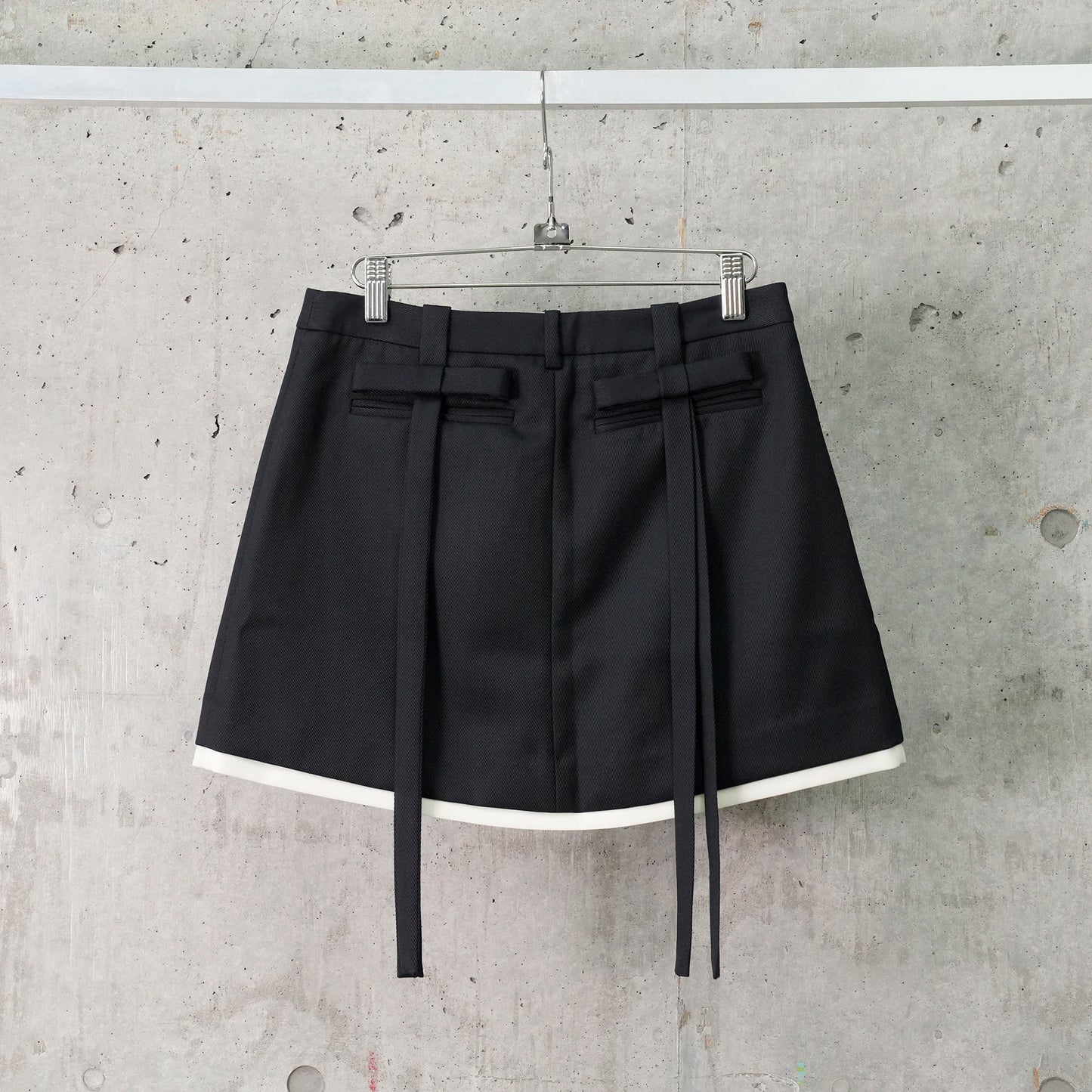 BARLOWE SKIRT / BLACK