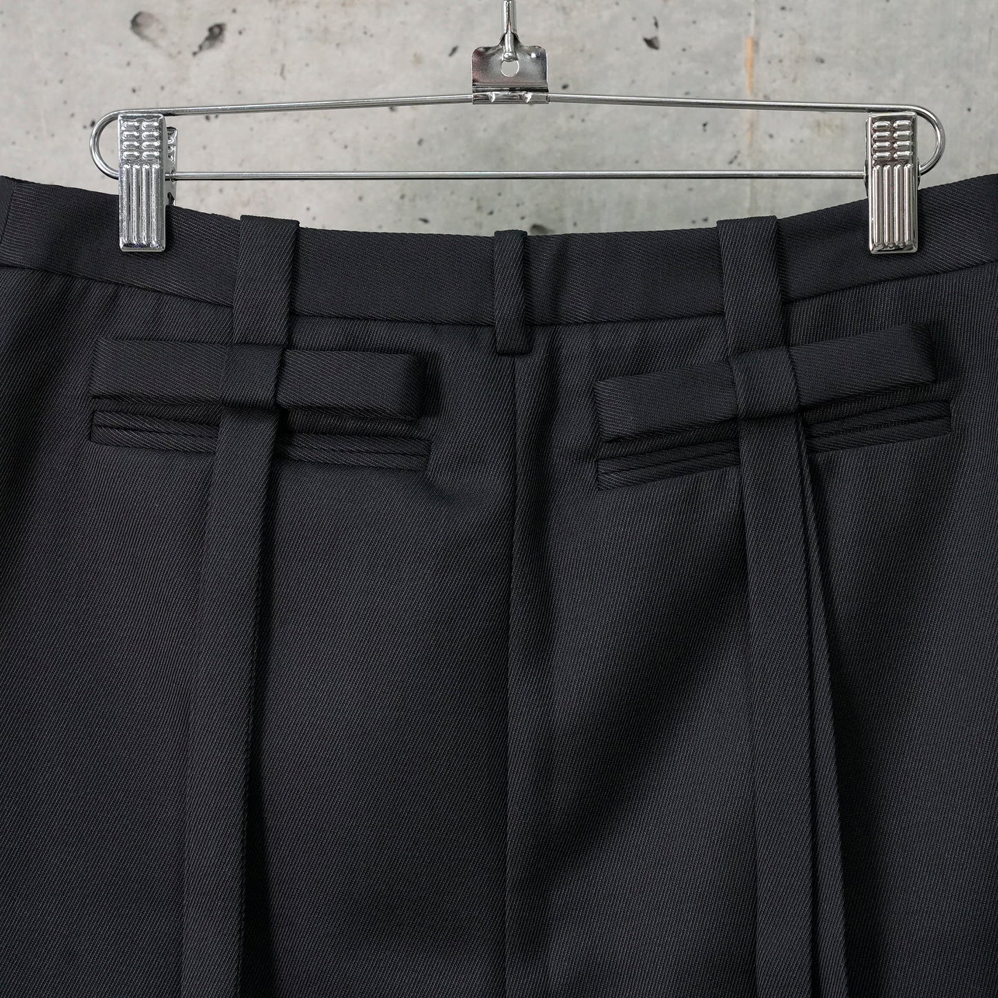 BARLOWE SKIRT / BLACK