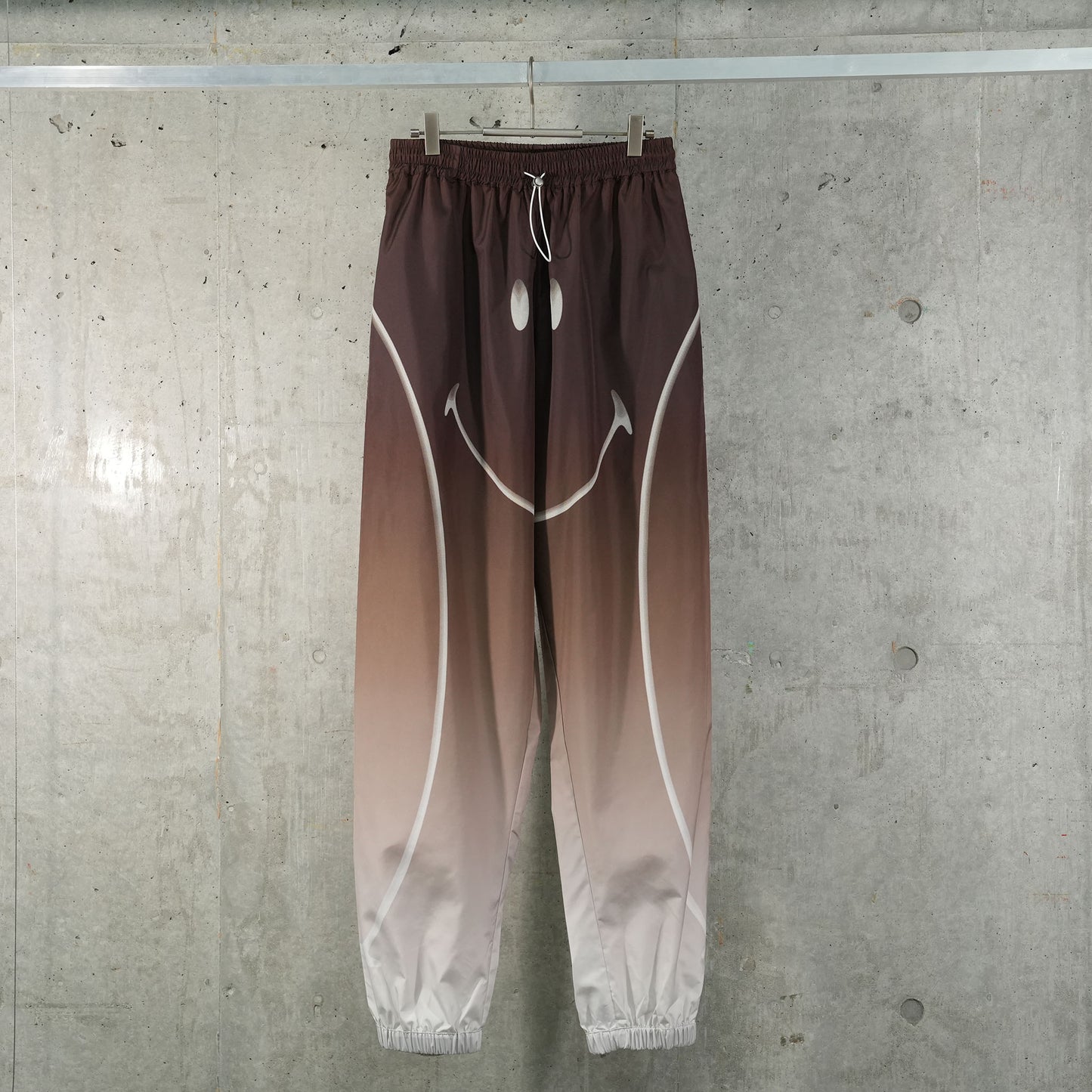 BE HAPPY TRACK PANT (SMILEY) / BROWN/PLATINUM