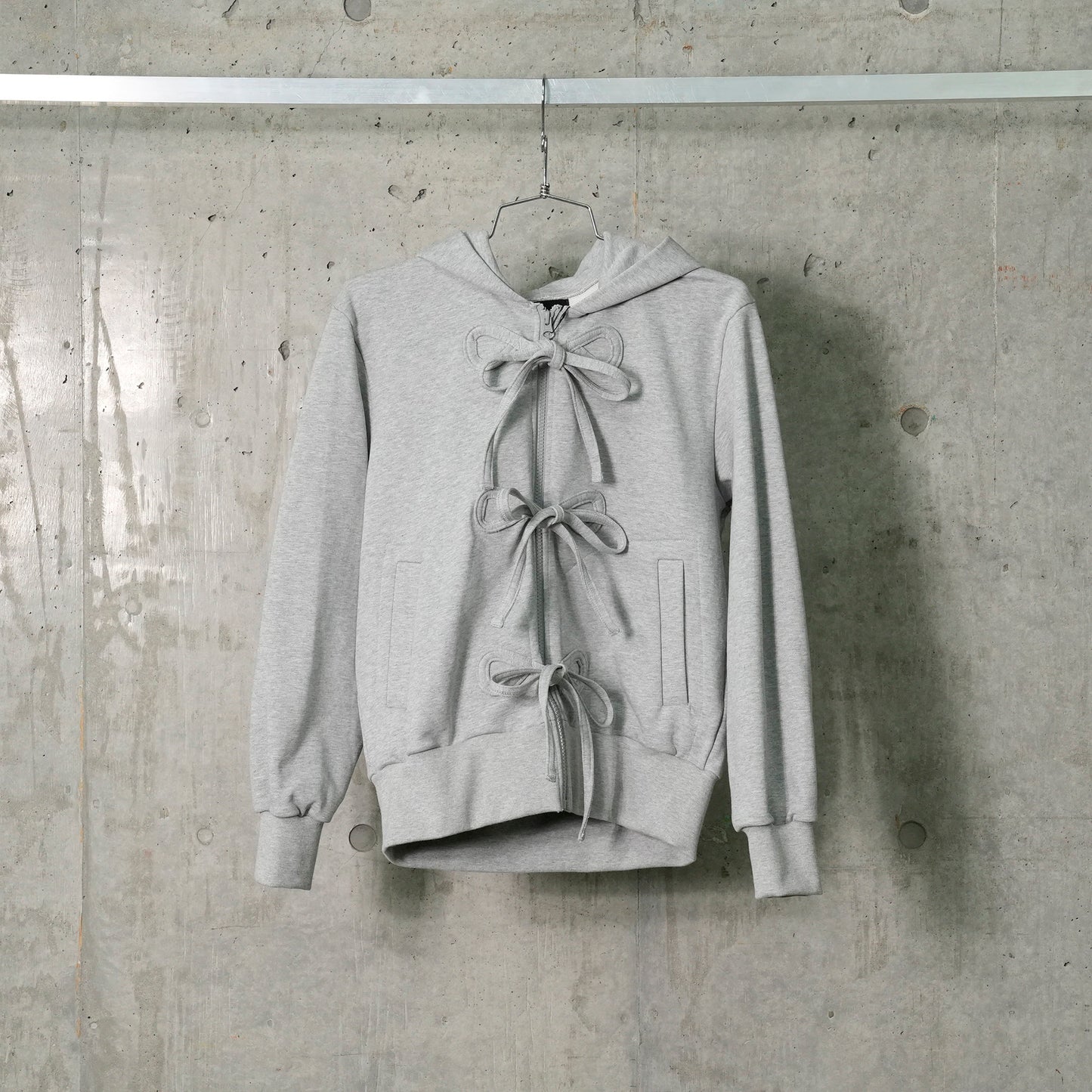 RIBBON ZIP HOODIE / GRAY