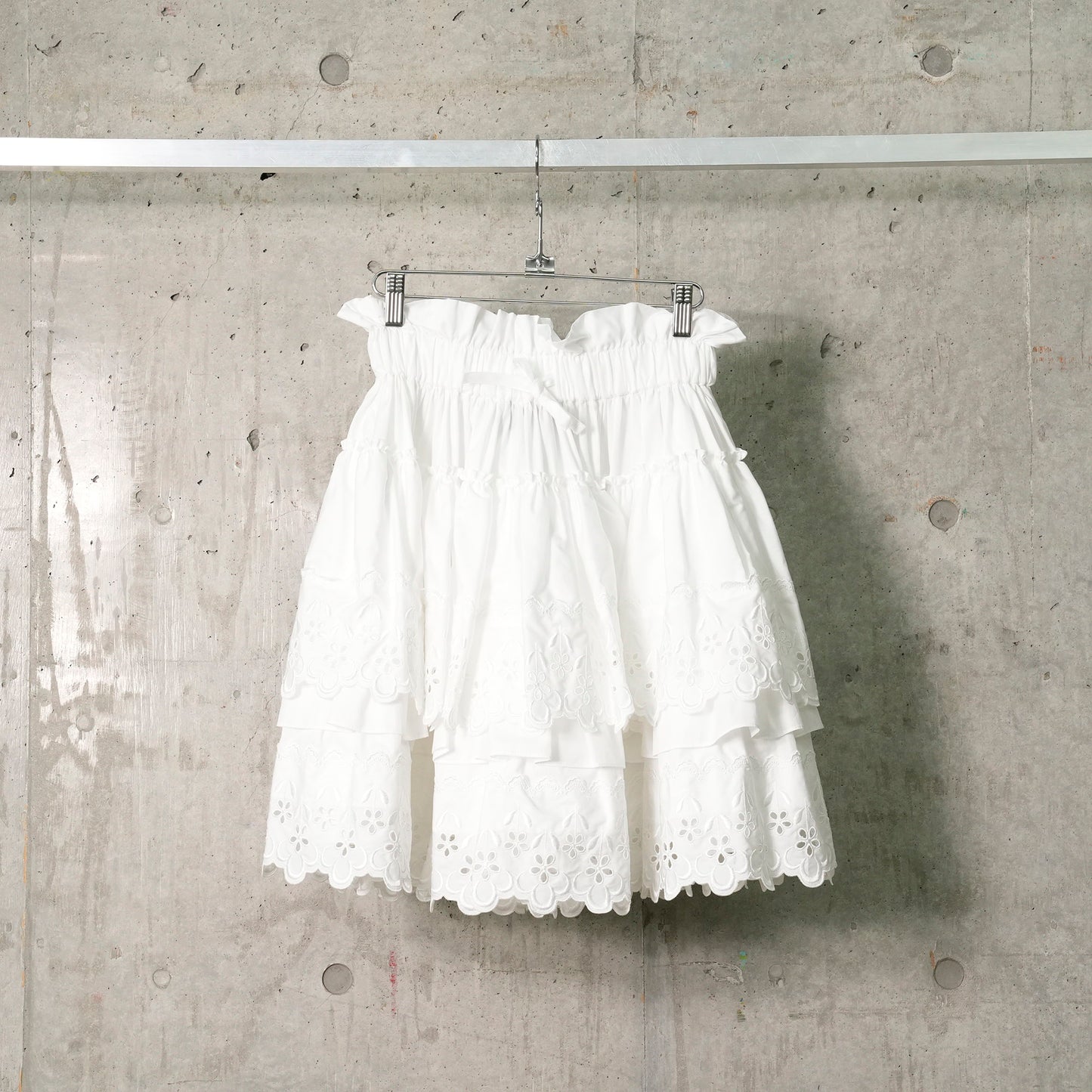 ELASTICATED FRILLY TIERED MINI SKIRT W/TRIM / 100:WHITE