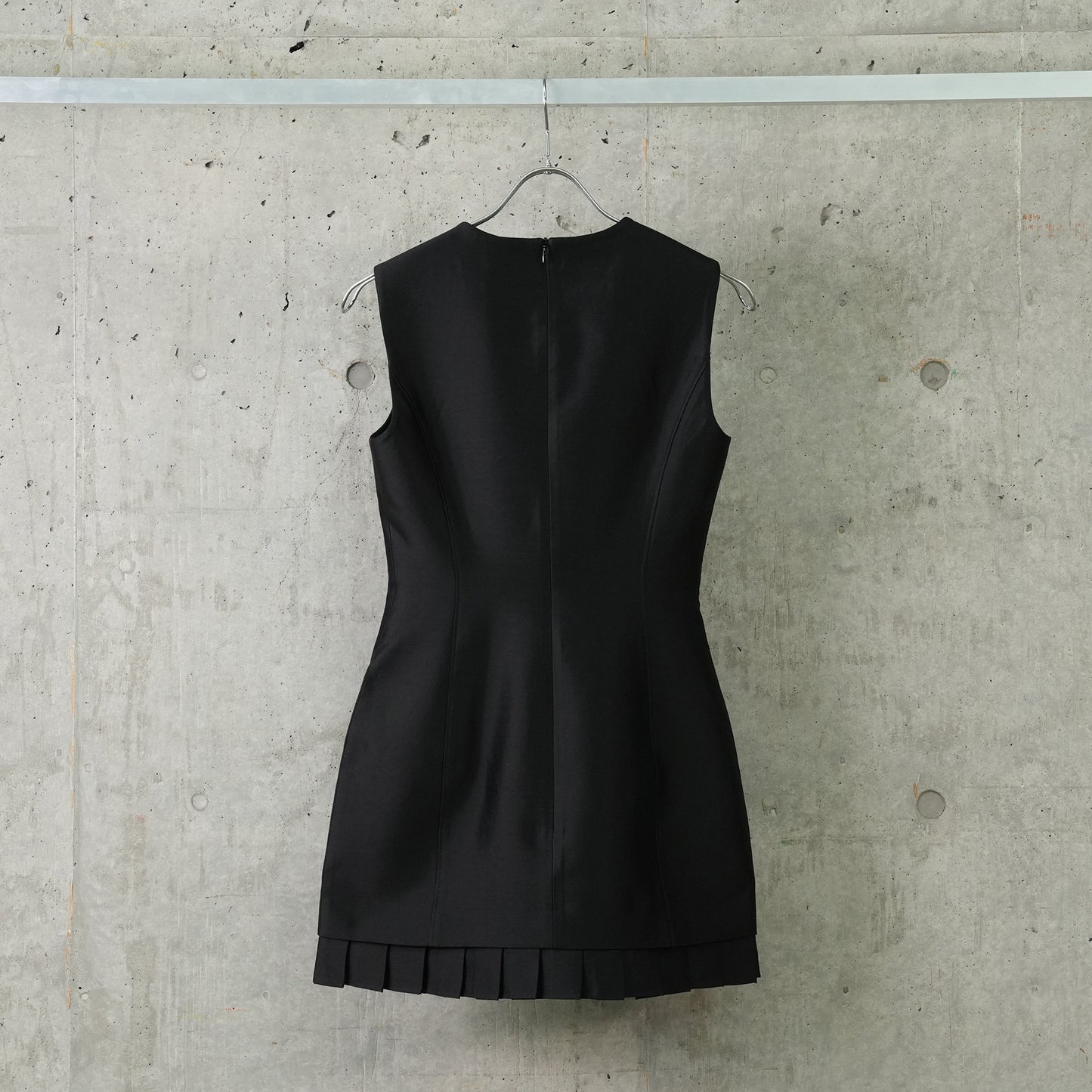 SLEEVELESS DRESS / BLACK