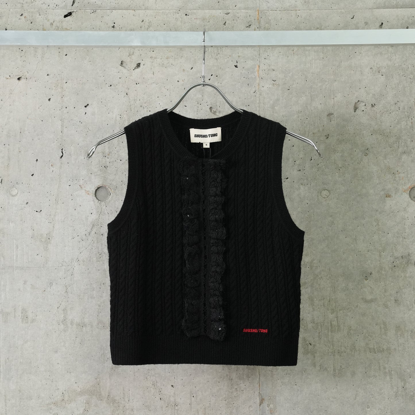 EMBELLISHED SLEEVELESS KNITWEAR TOP / BLACK