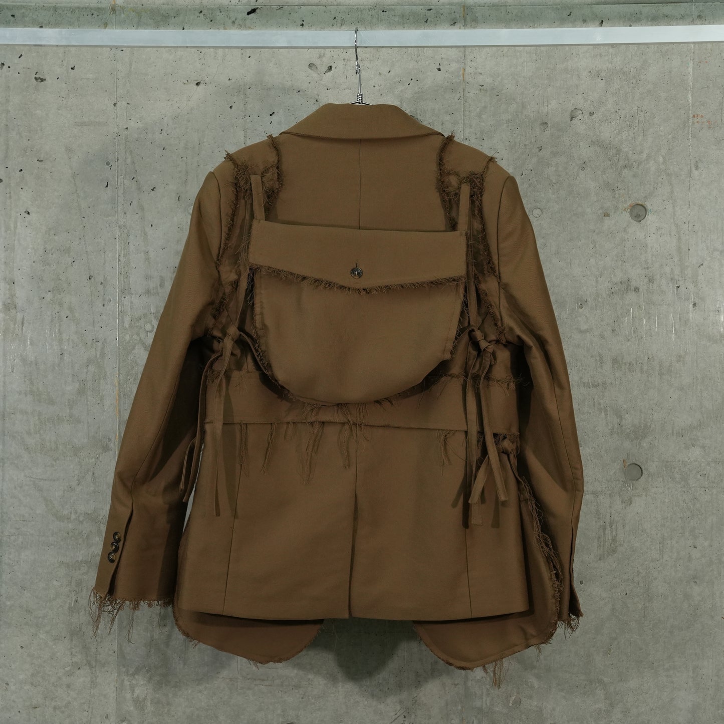 TRAVELLER JACKET WITH DETACHABLE FRONT POCKETS AND BACKPACK / BROWN