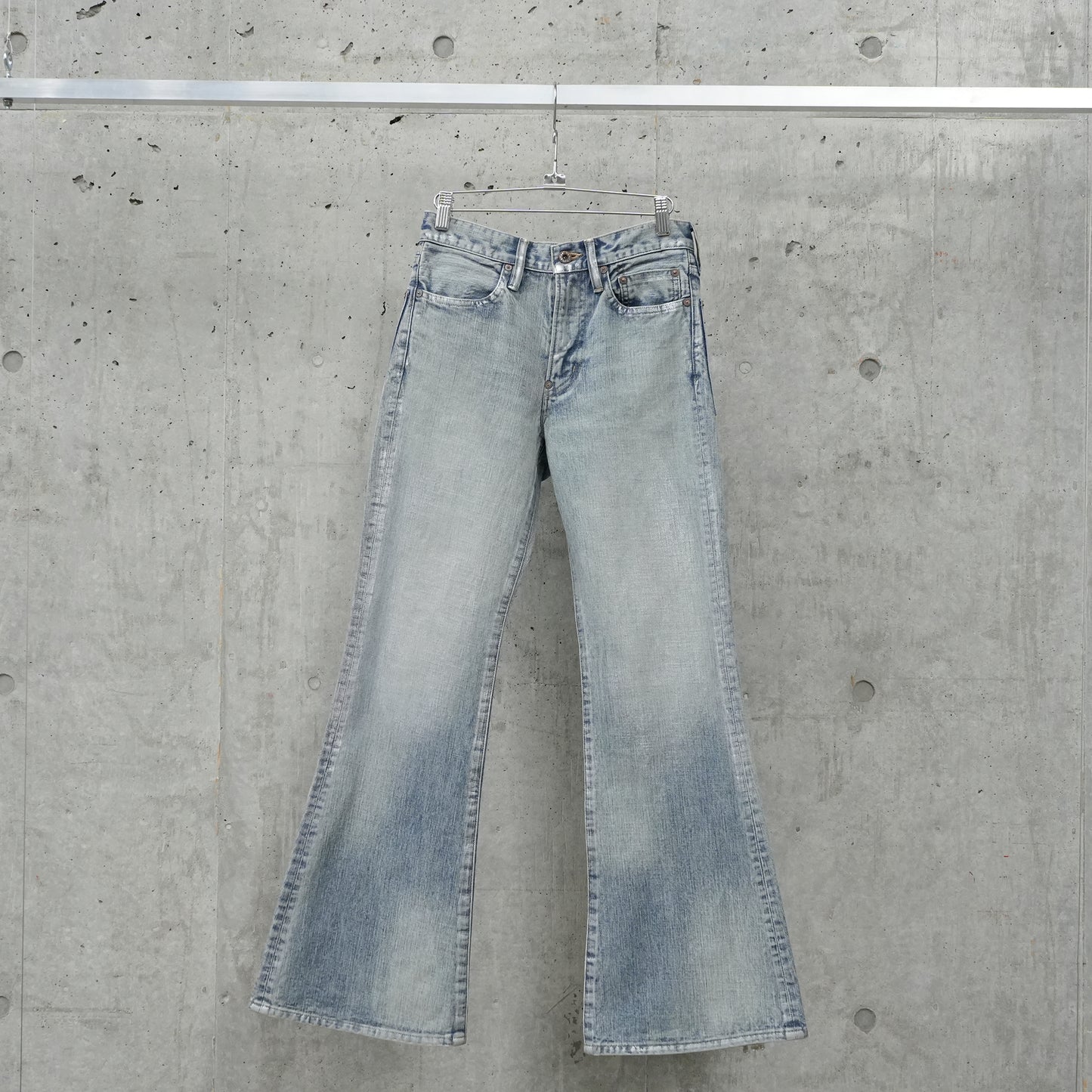 FOILED DENIM TROUSERS FLARED CUT / INDIGO