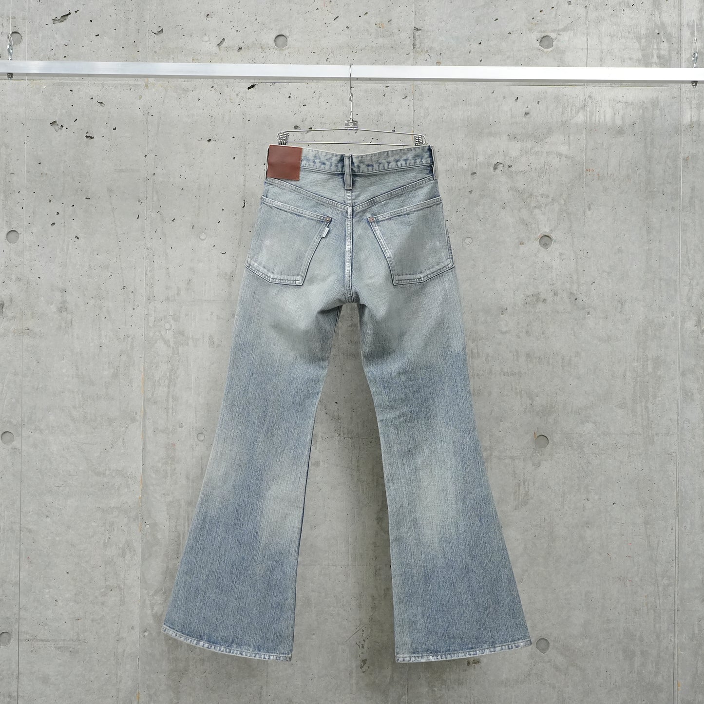 FOILED DENIM TROUSERS FLARED CUT / INDIGO