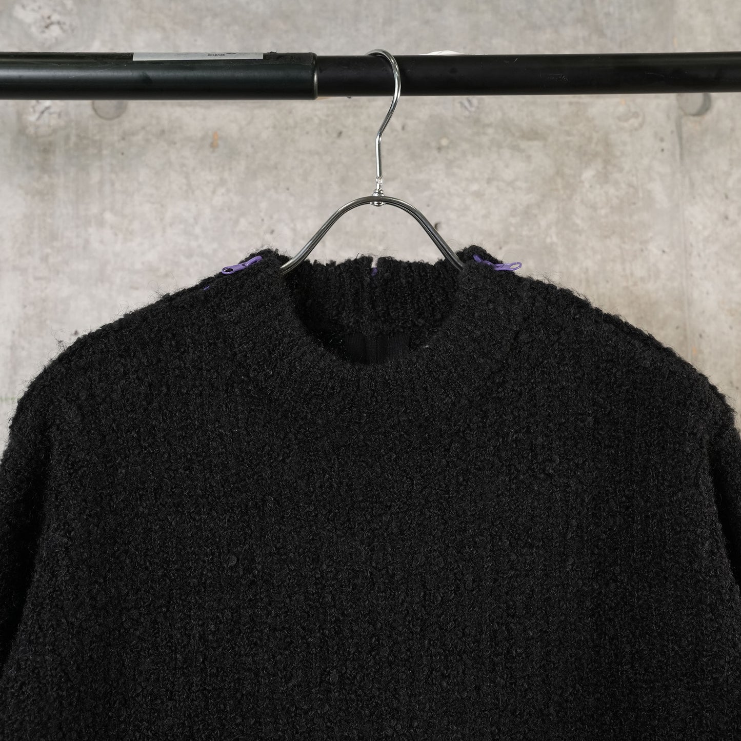 FLEECE KNIT PULL OVER / BLACK