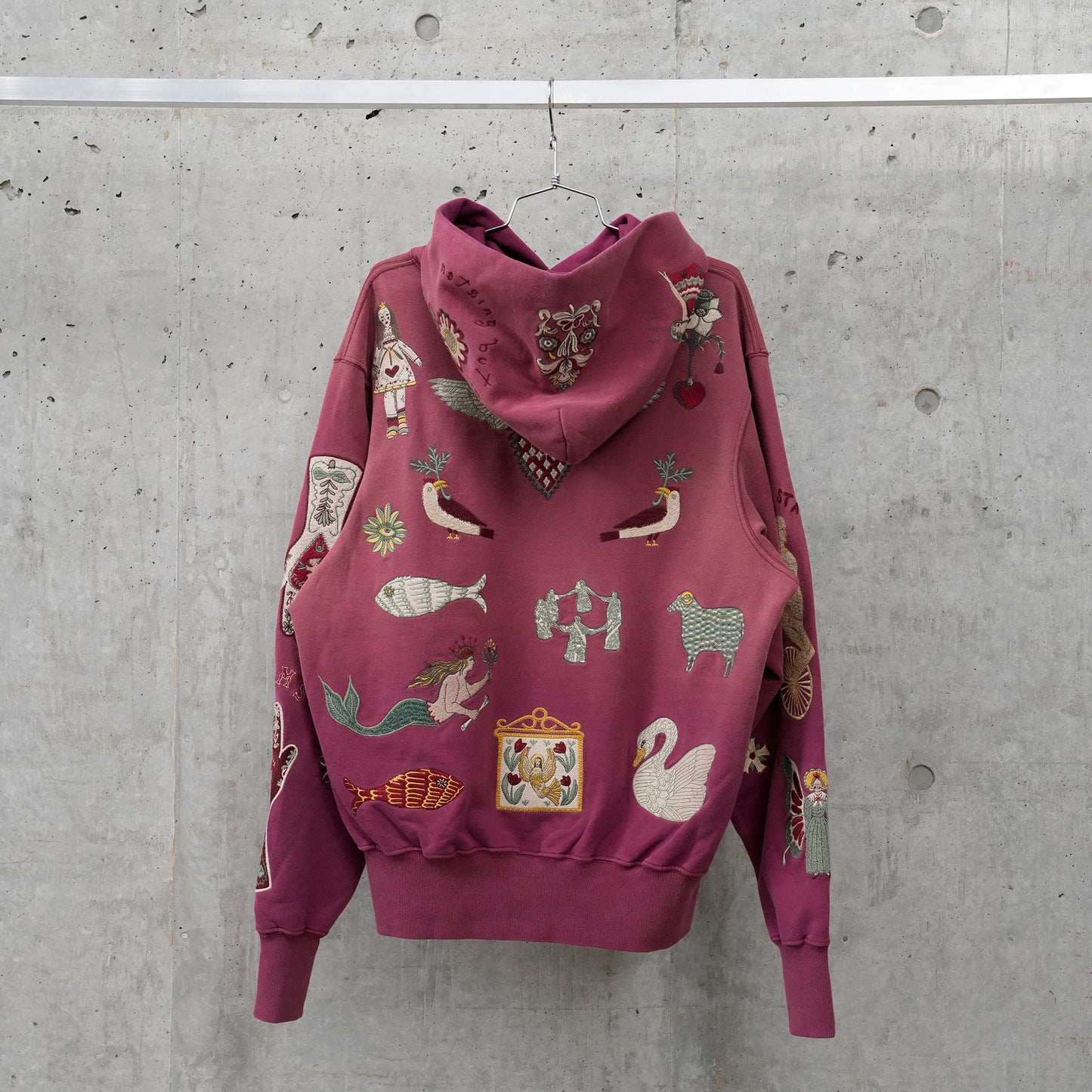 BURGUNDY HOODIE / MULTI