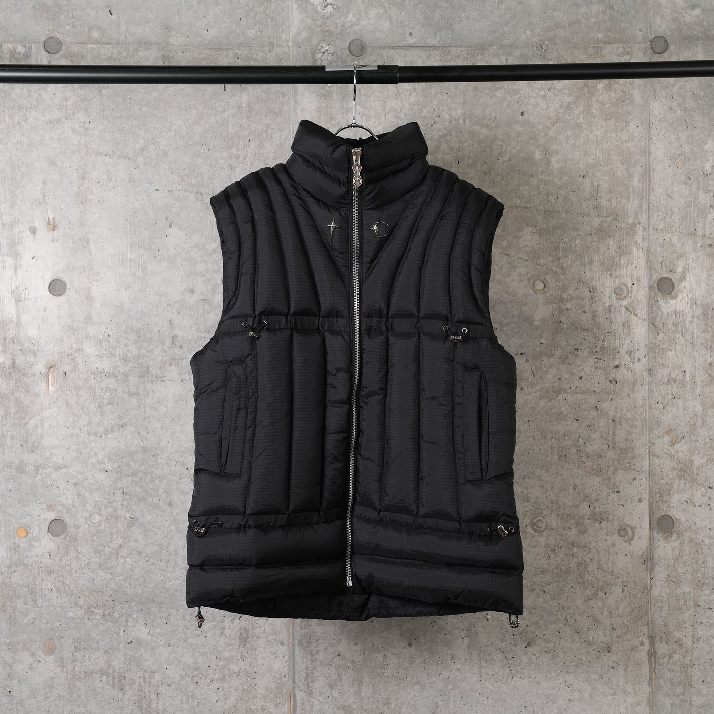 WAR LIFE DOWN VEST / BLACK