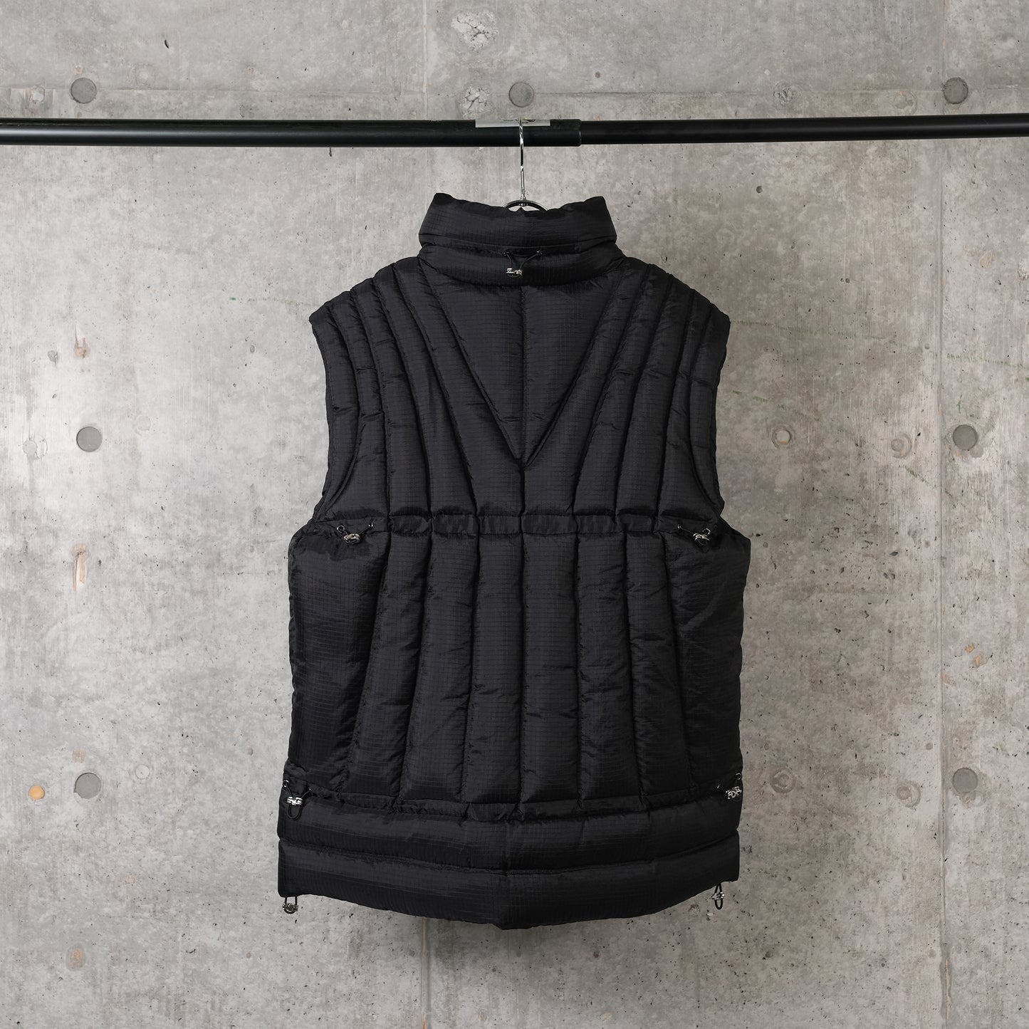 WAR LIFE DOWN VEST / BLACK