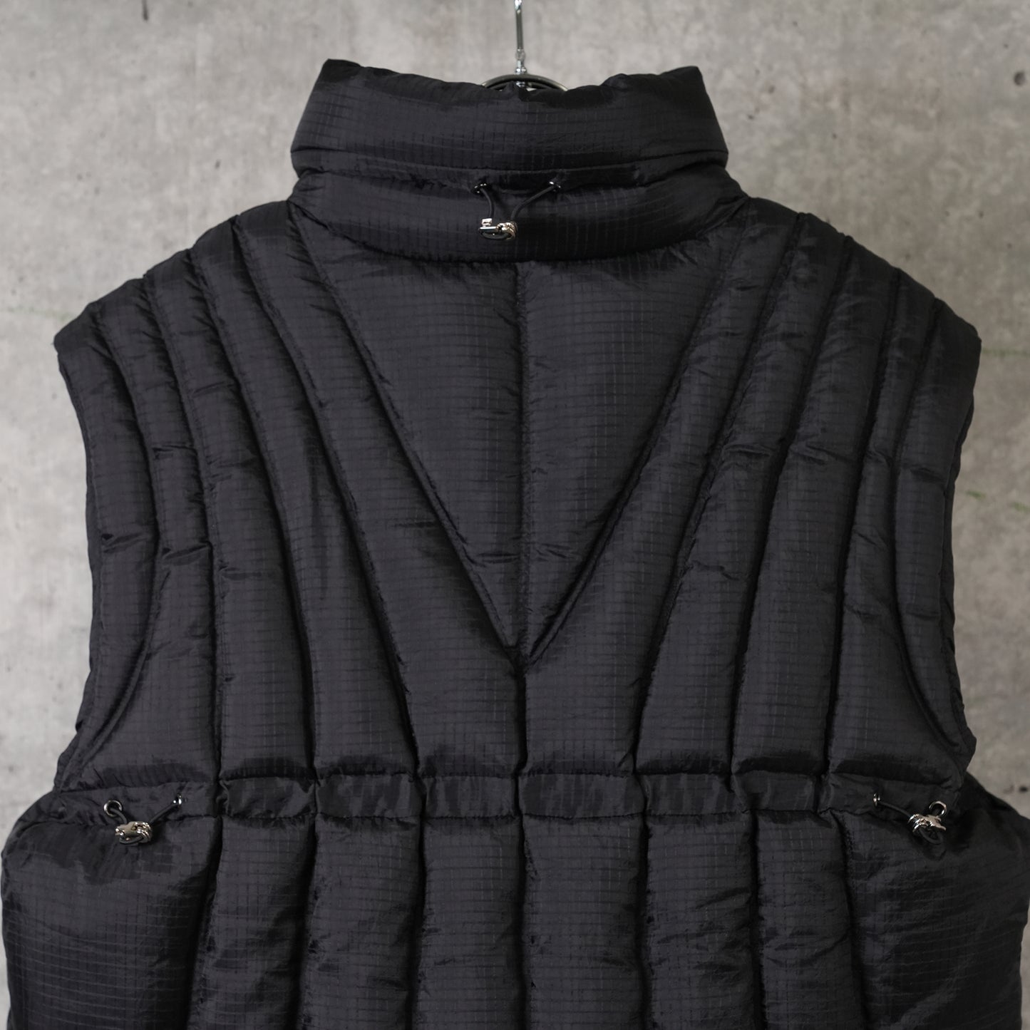 WAR LIFE DOWN VEST / BLACK