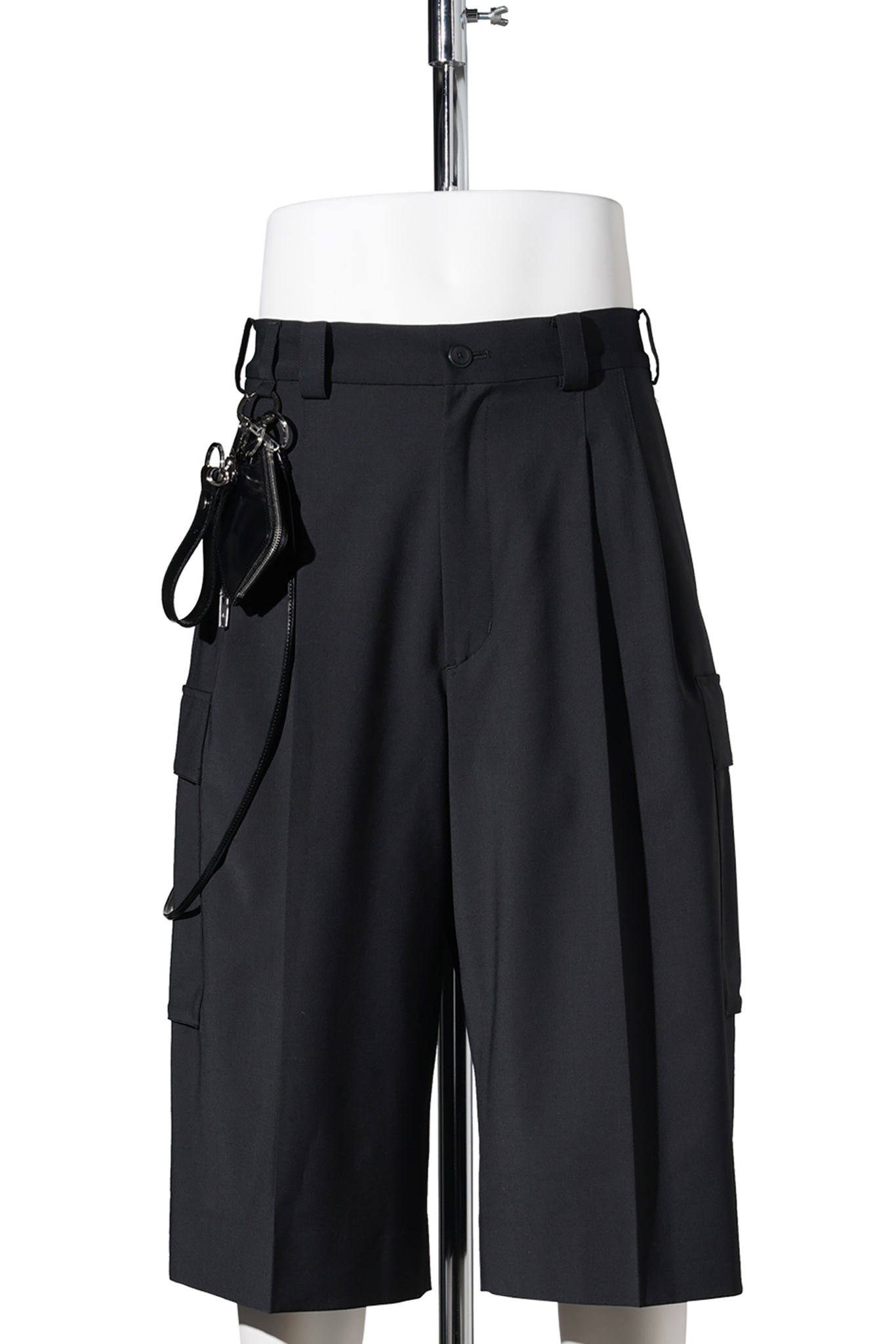 WIDE CARGO SHORTS / BLACK