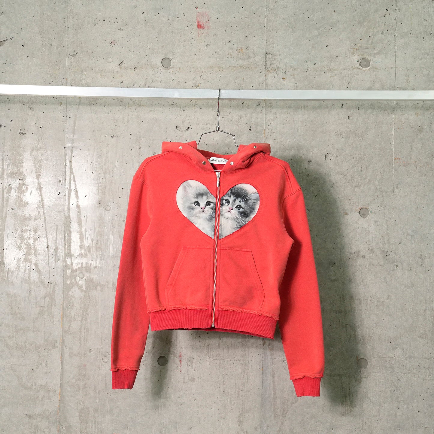 RED HEART CUT-OUT & VINTAGE CAT PANELED ZIPPED HOODIE / RED