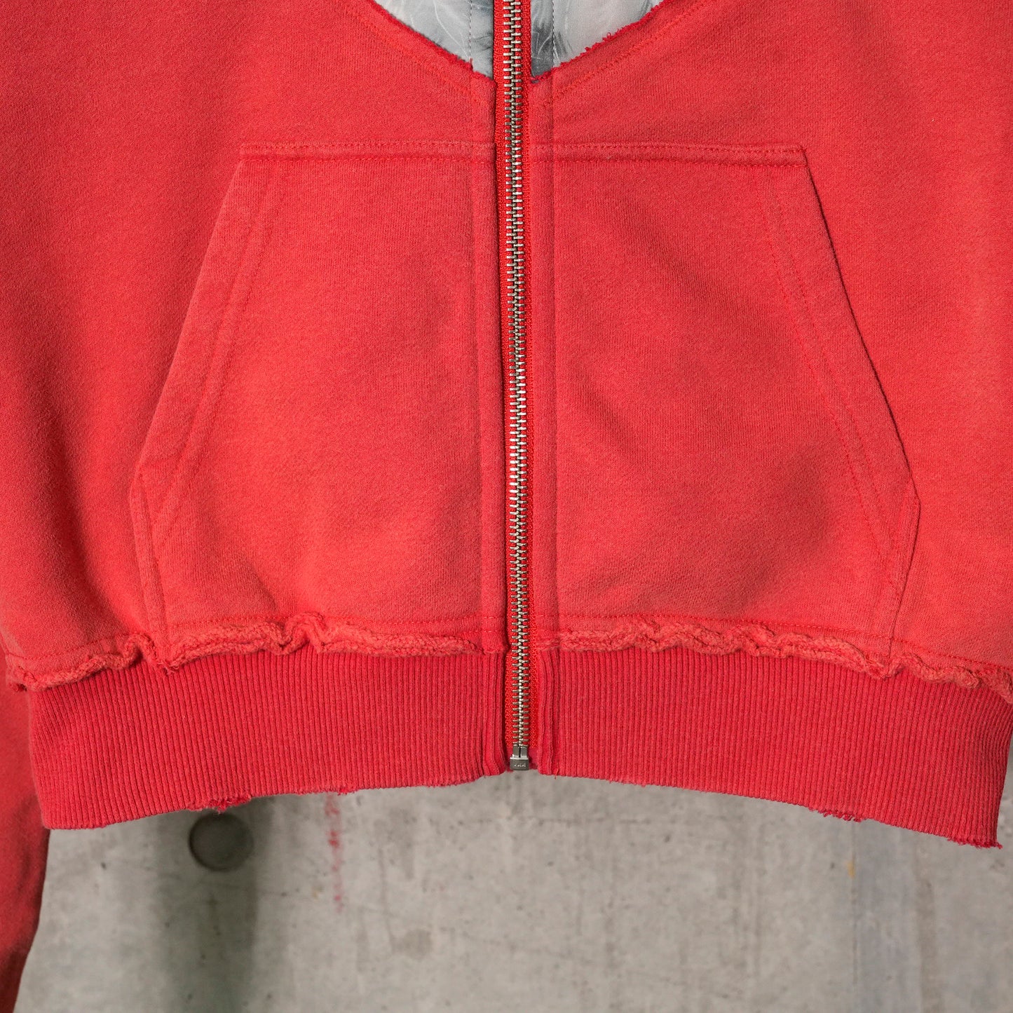 RED HEART CUT-OUT & VINTAGE CAT PANELED ZIPPED HOODIE / RED