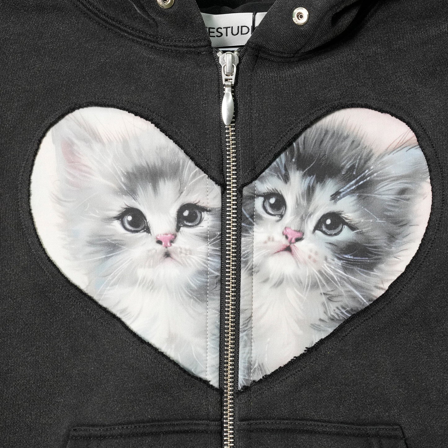 BLACK HEART CUT-OUT & VINTAGE CAT PANELED ZIPPED HOODIE / BLACK