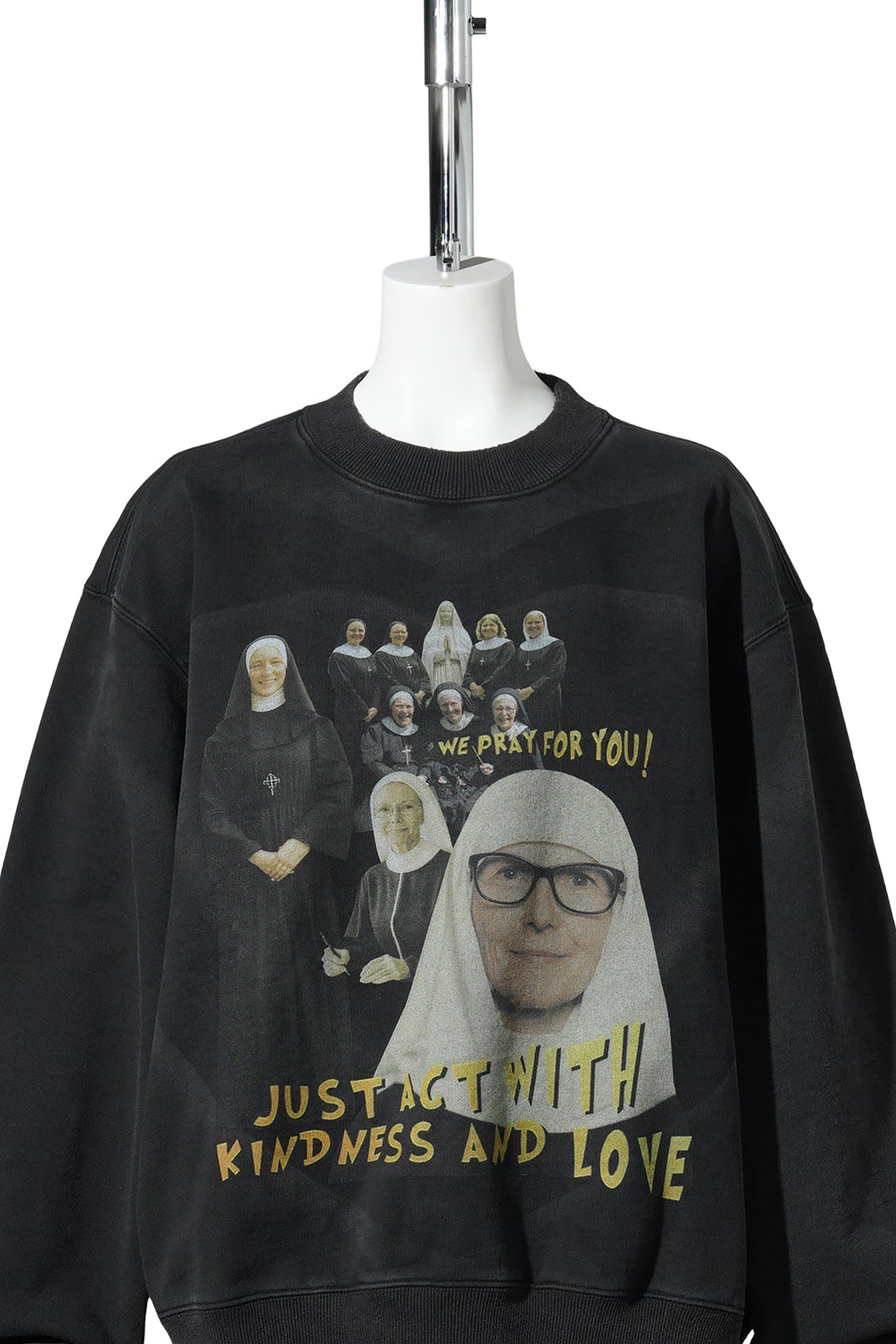 BLACK HEART&NUN PATTERN PRINT SWEATSHIRT / BLACK