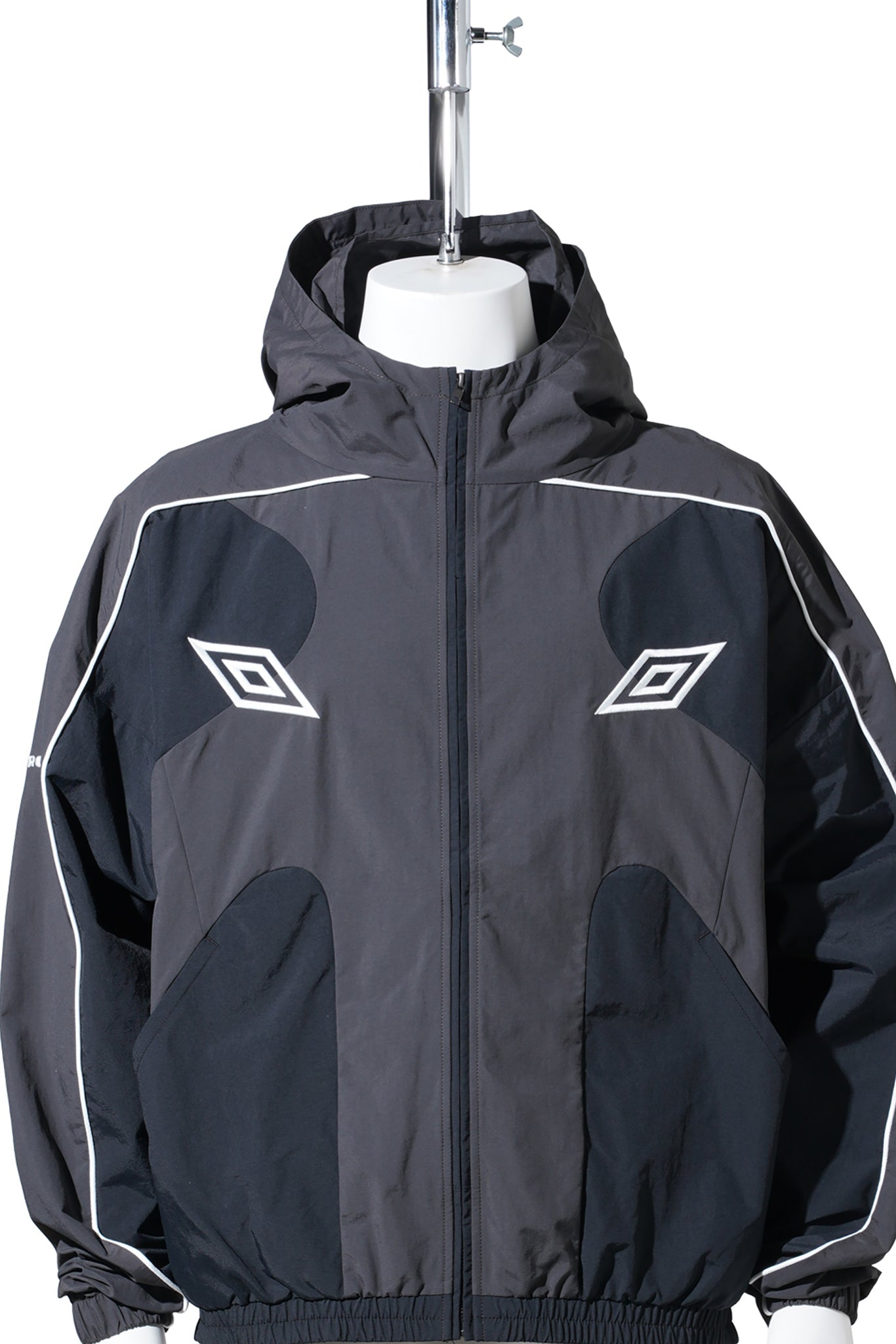 GUARDING MASKED TRACKSUIT / BLK0046:BLACK CHARCOAL