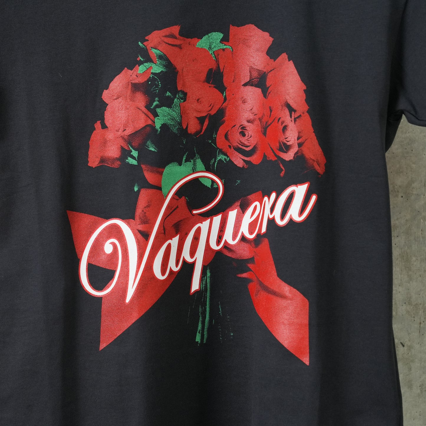 WOMEN ROSE BOUQUET T SHIRT WOVEN / FADED BLACK