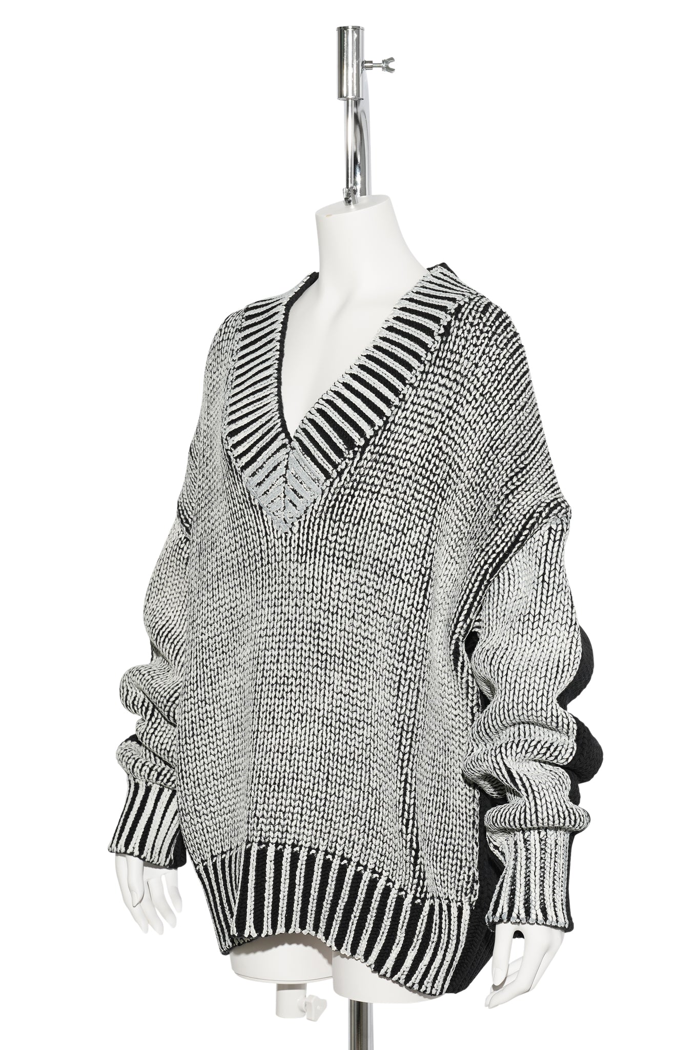 WOMEN OVERSIZED SWEATER KNIT / BLACK WHITE