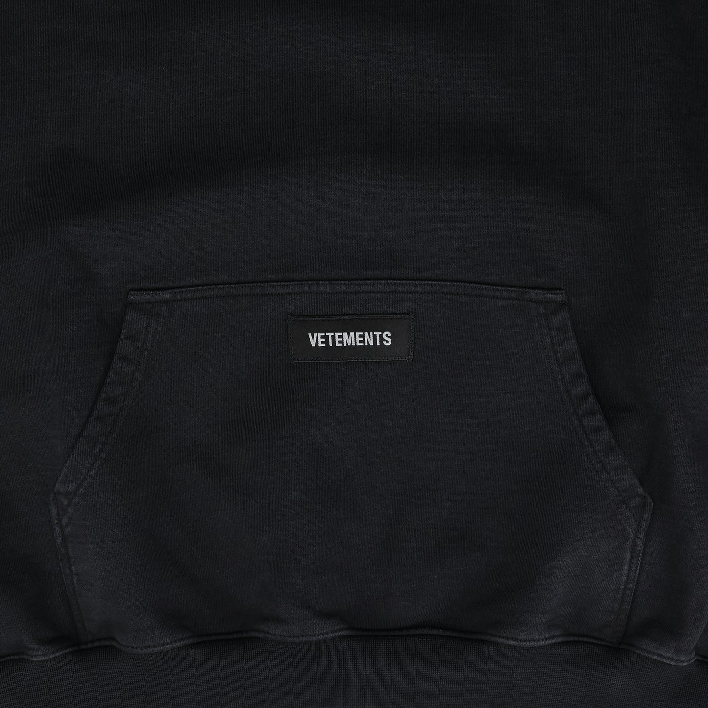 WOVEN LABEL LOGO HOODIE / BLACK