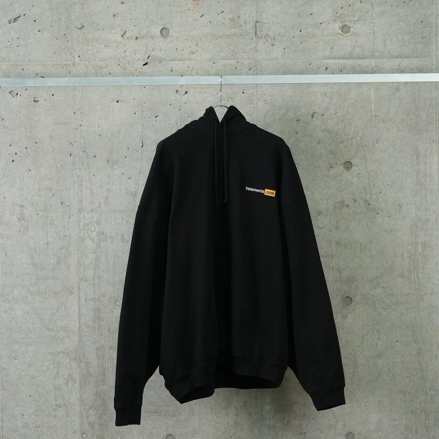 XXX LOGO HOODIE / BLACK