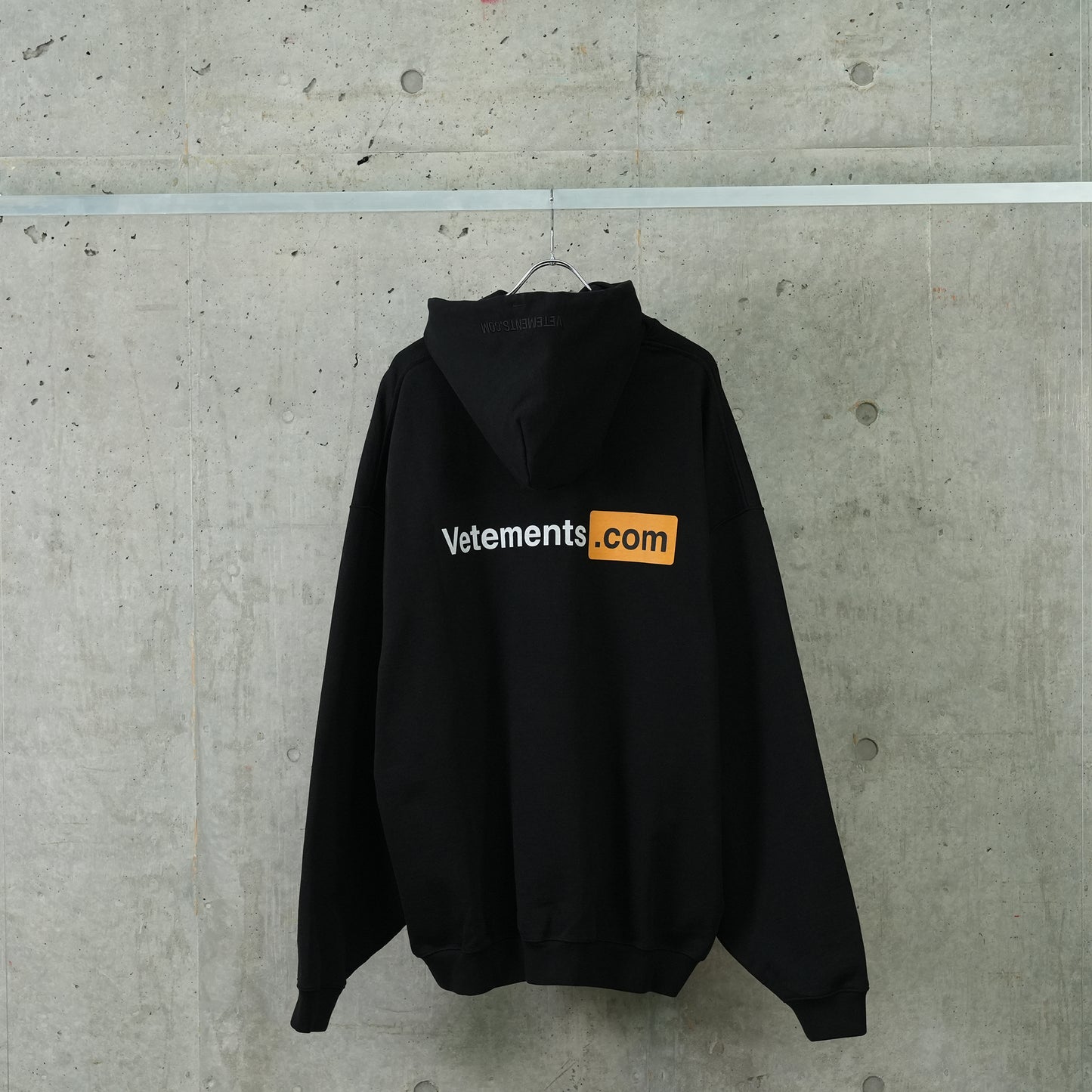 XXX LOGO HOODIE / BLACK