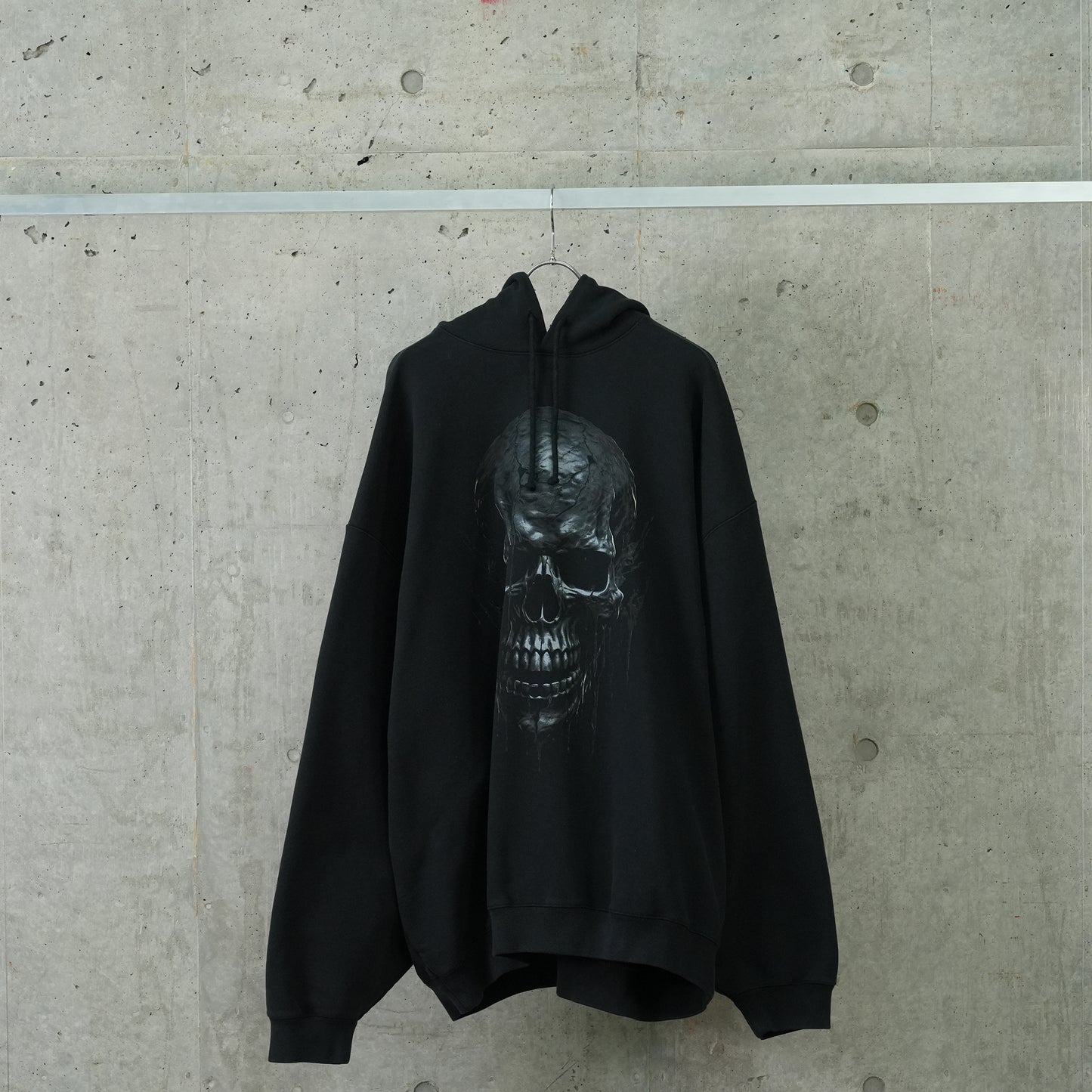 BLACK SKULL METAL HOODIE / BLACK