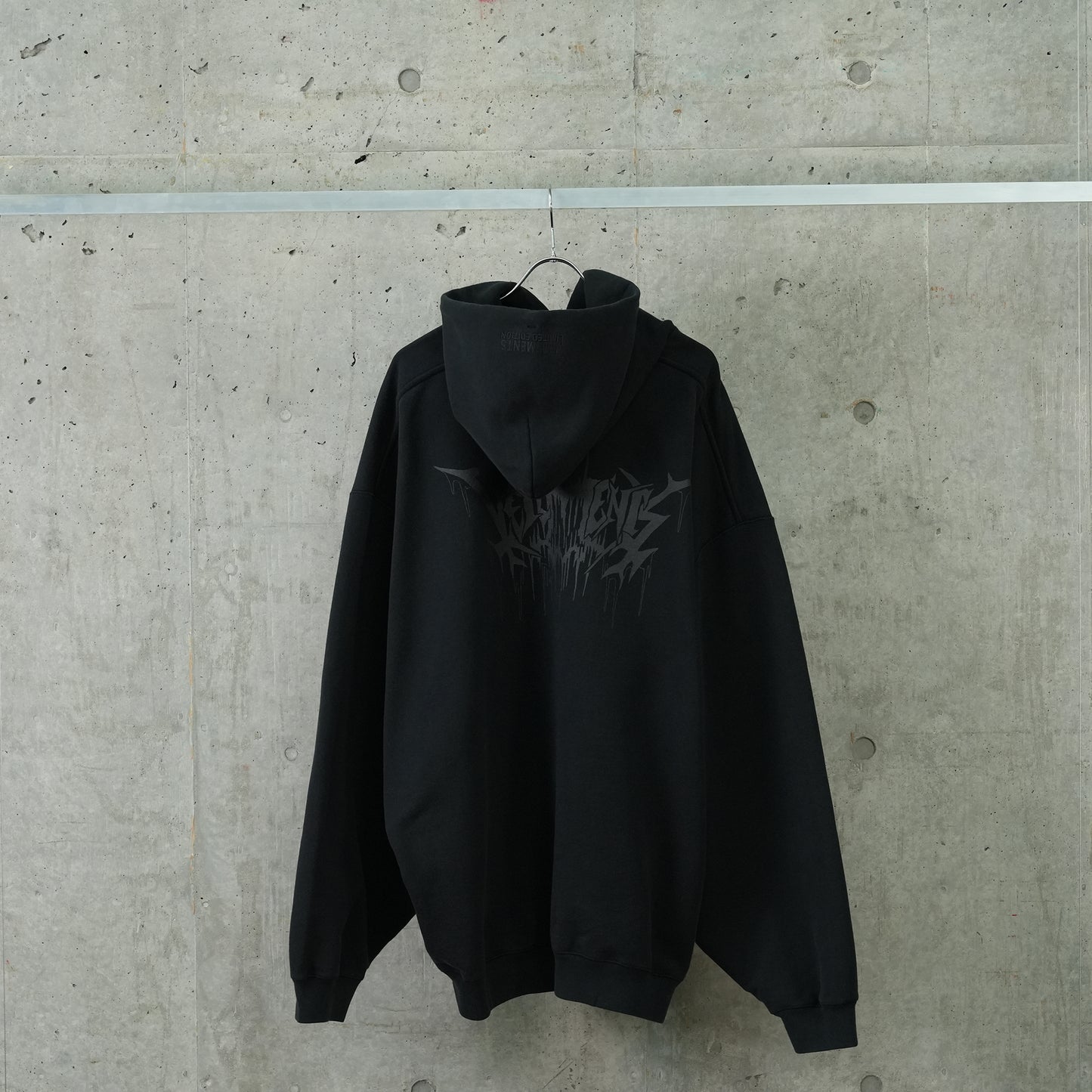 BLACK SKULL METAL HOODIE / BLACK