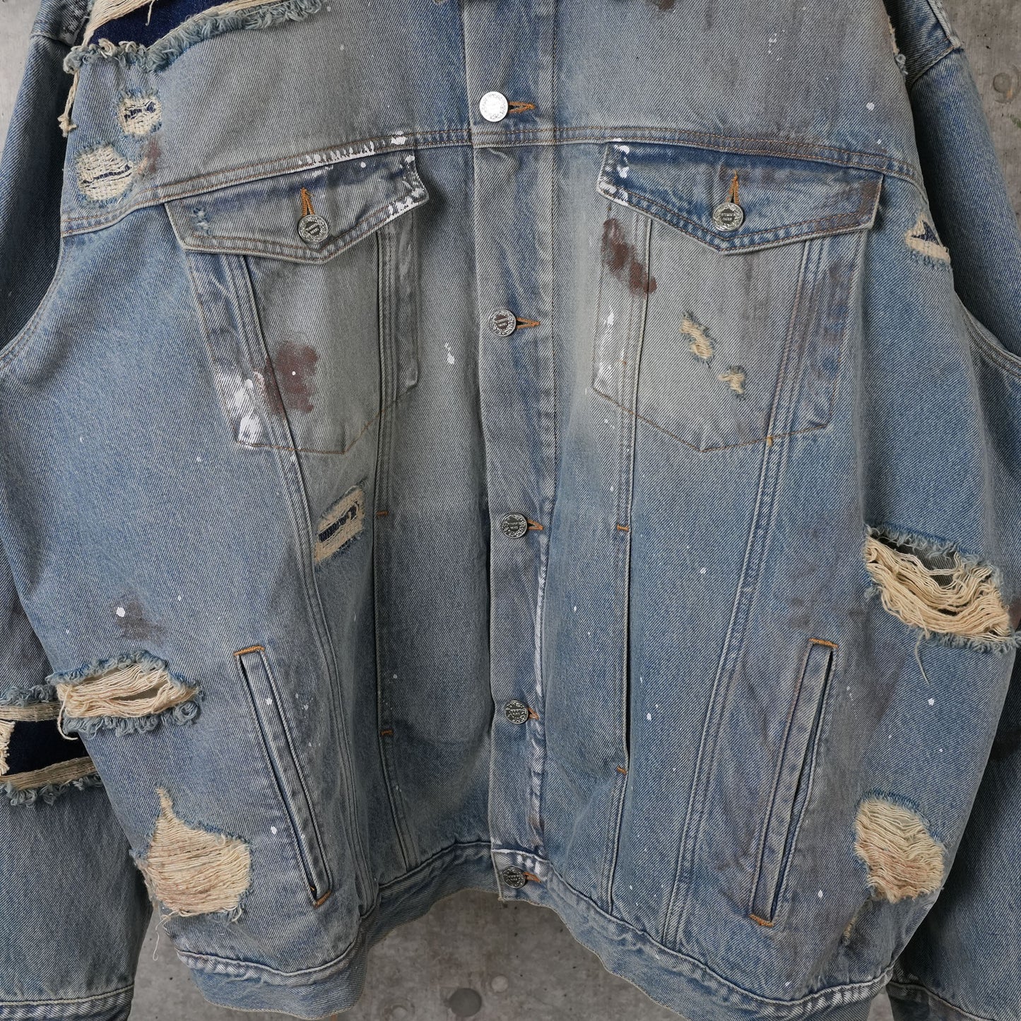 TRASHED DENIM JACKET / DISTRESSED