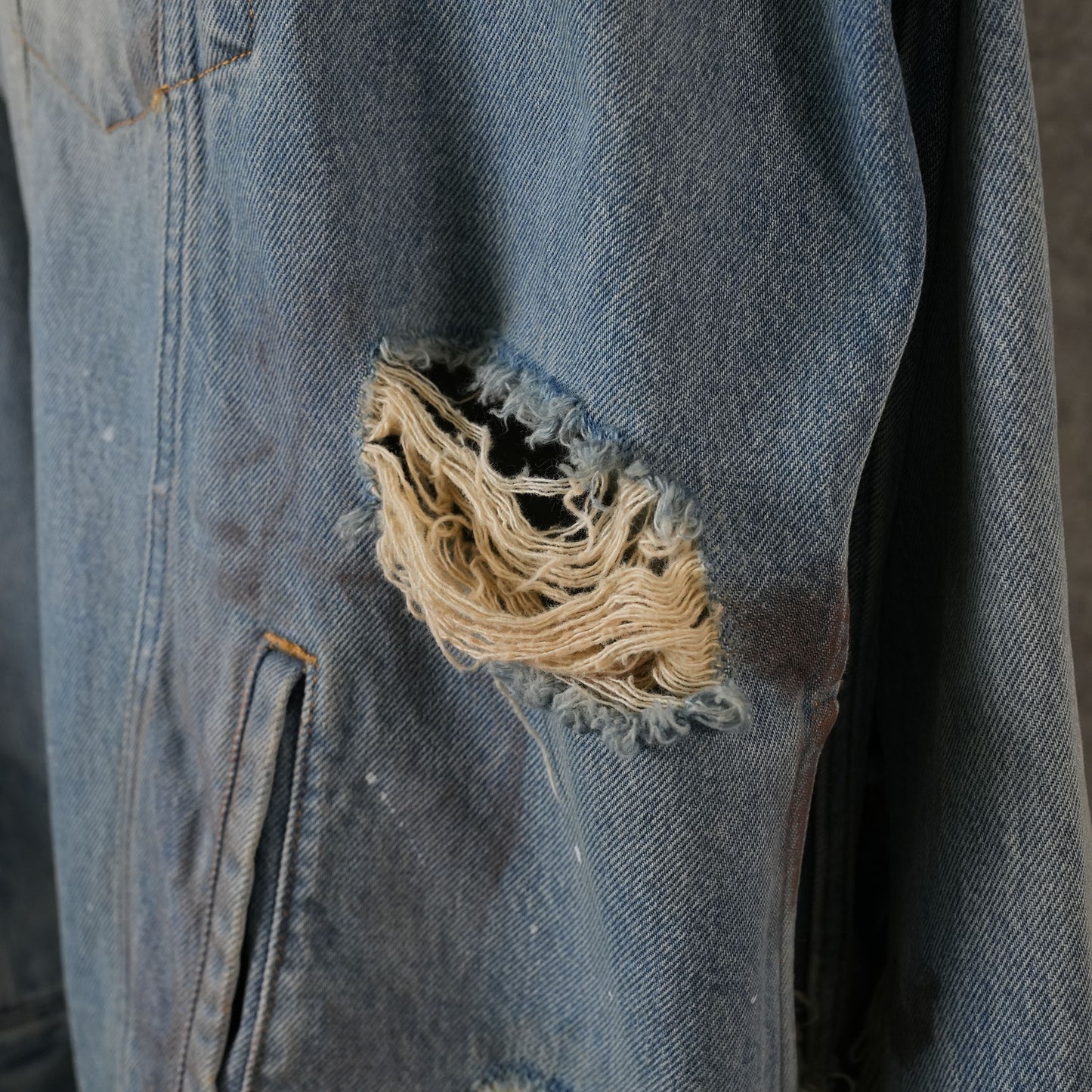 TRASHED DENIM JACKET / DISTRESSED